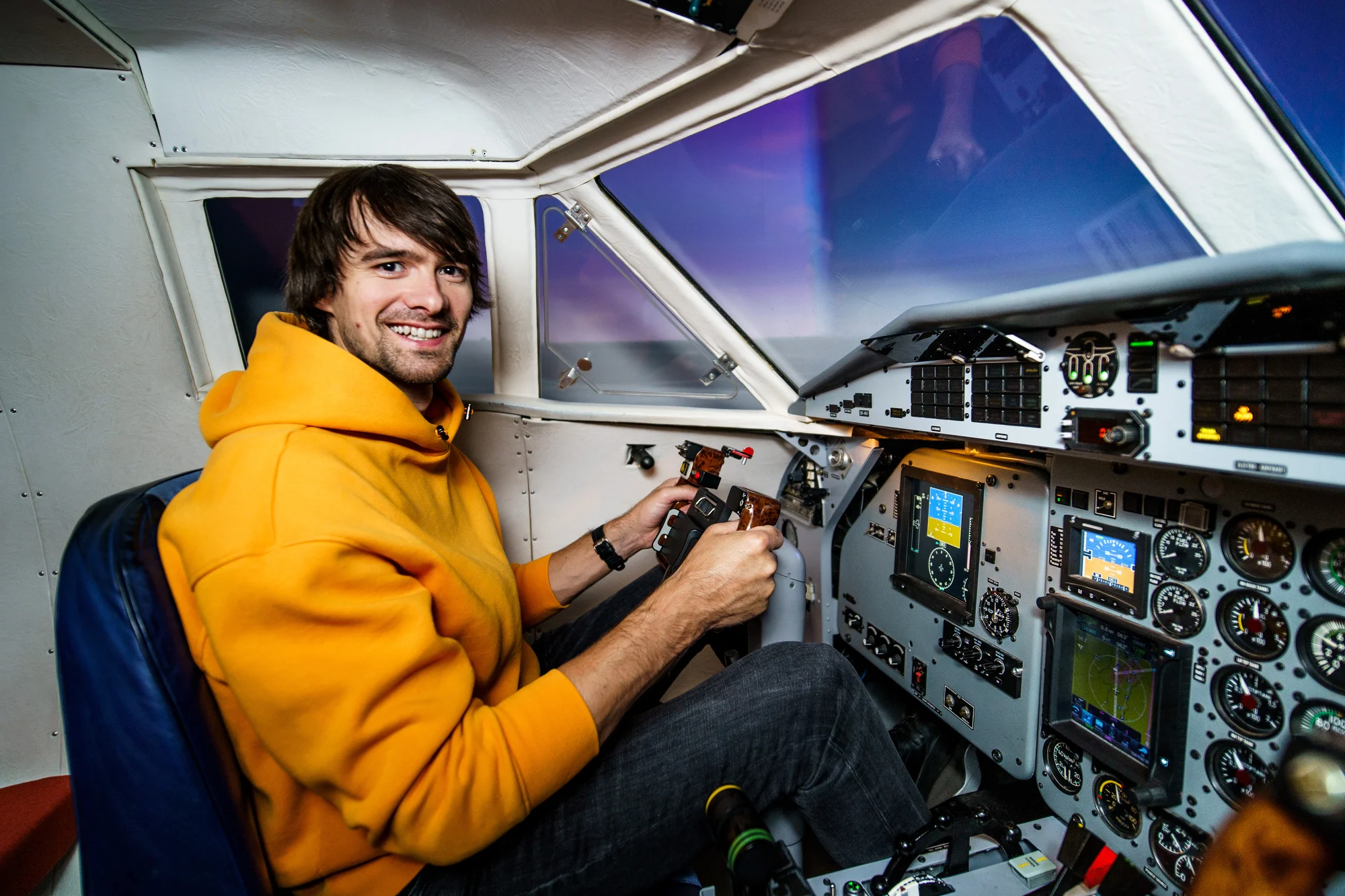 Simulátor letounu L410: 20-60 minut pilotování pro jednoho i romantický let pro dva