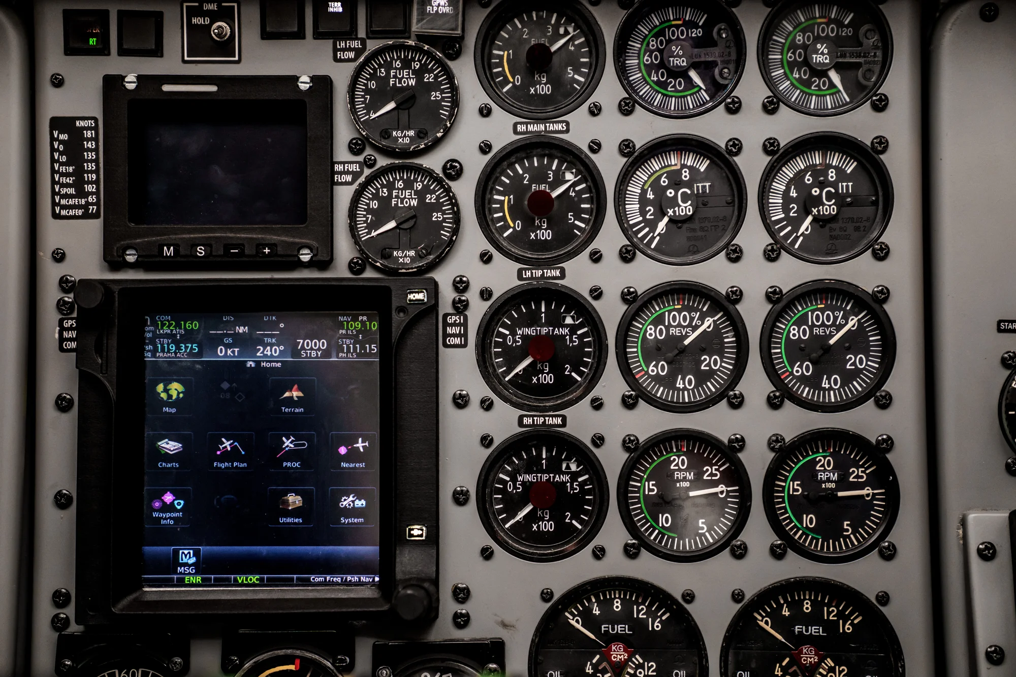 Simulátor letounu L410: 20-60 minut pilotování pro jednoho i romantický let pro dva