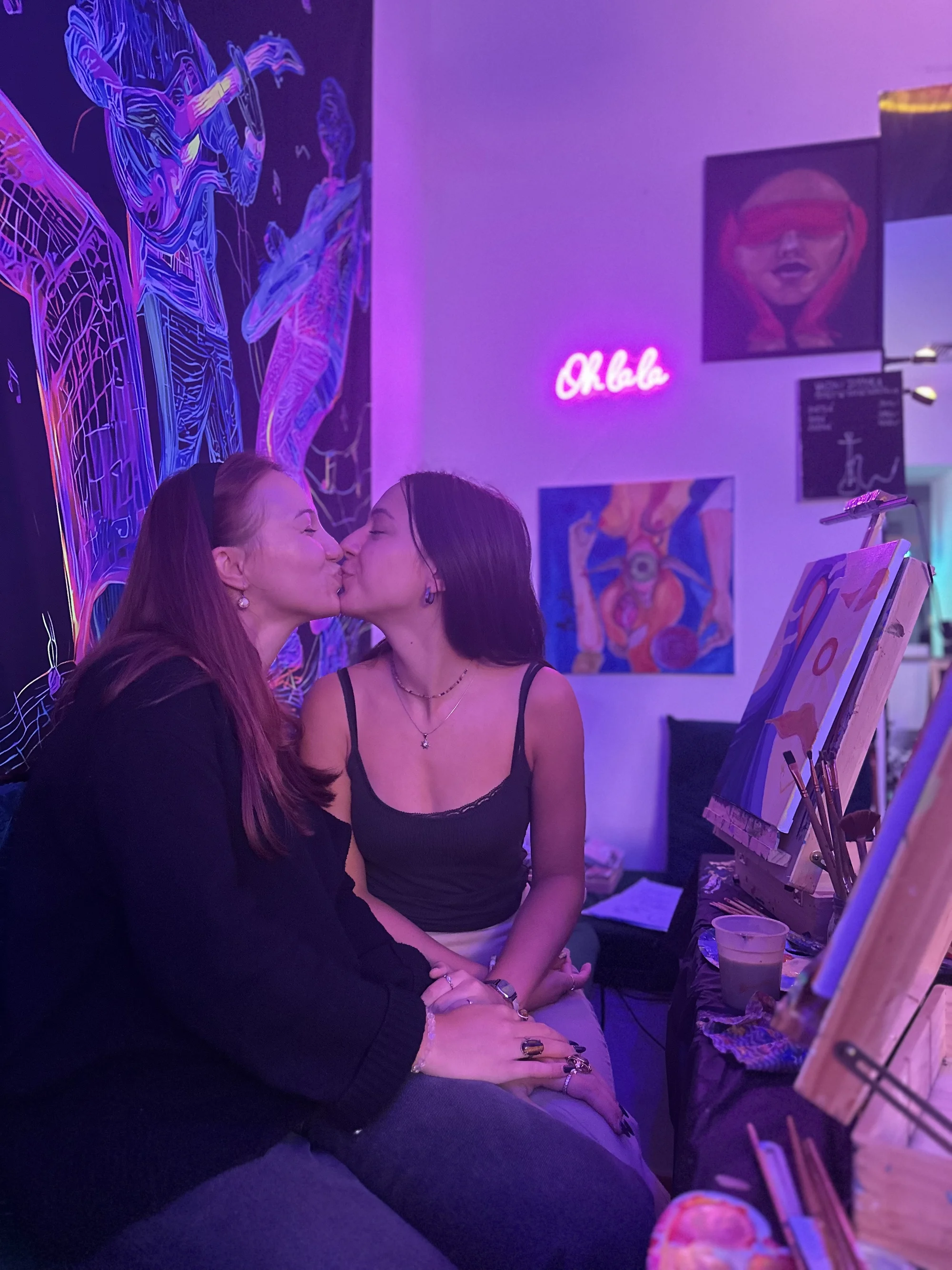 Malování s vínem pro jednoho, pár i partu přátel vč. plátna a pomůcek