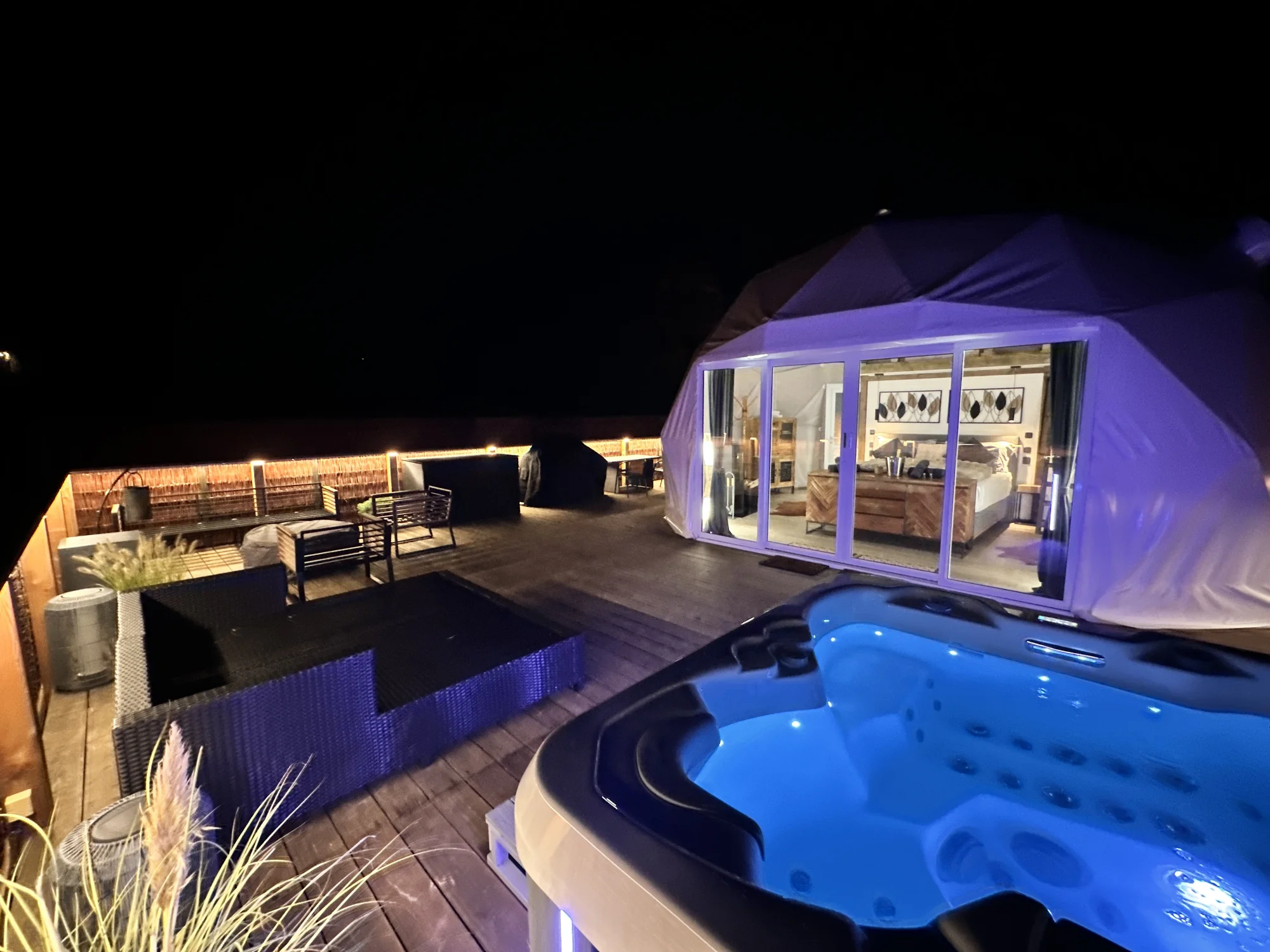 Luxusní glampingová kupole na východě Čech se saunou a vířivkou i snídaní