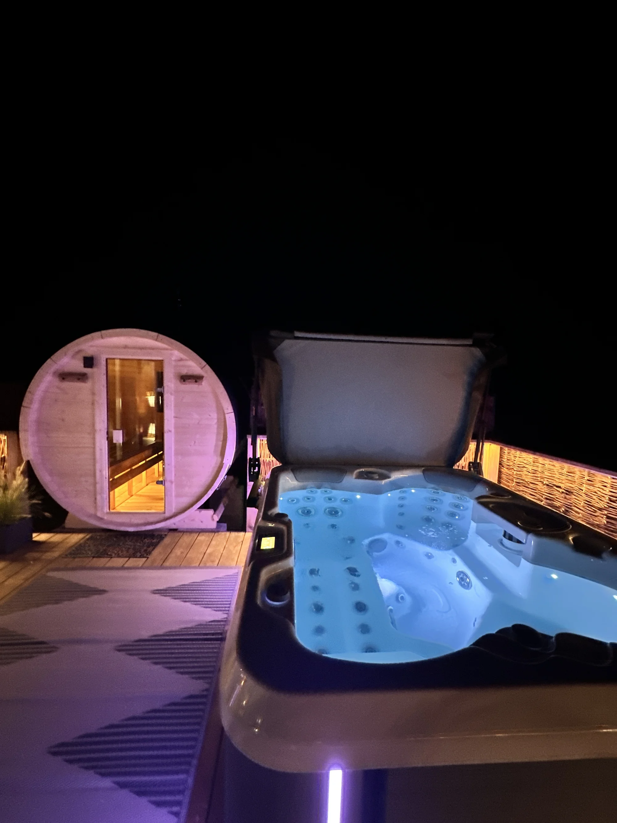 Luxusní glampingová kupole na východě Čech se saunou a vířivkou i snídaní