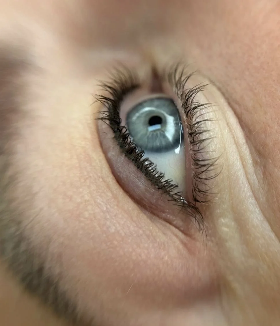 Otevřené vouchery na služby Kristýny Olejkové: PMU, piercing, laminace řas a obočí aj.