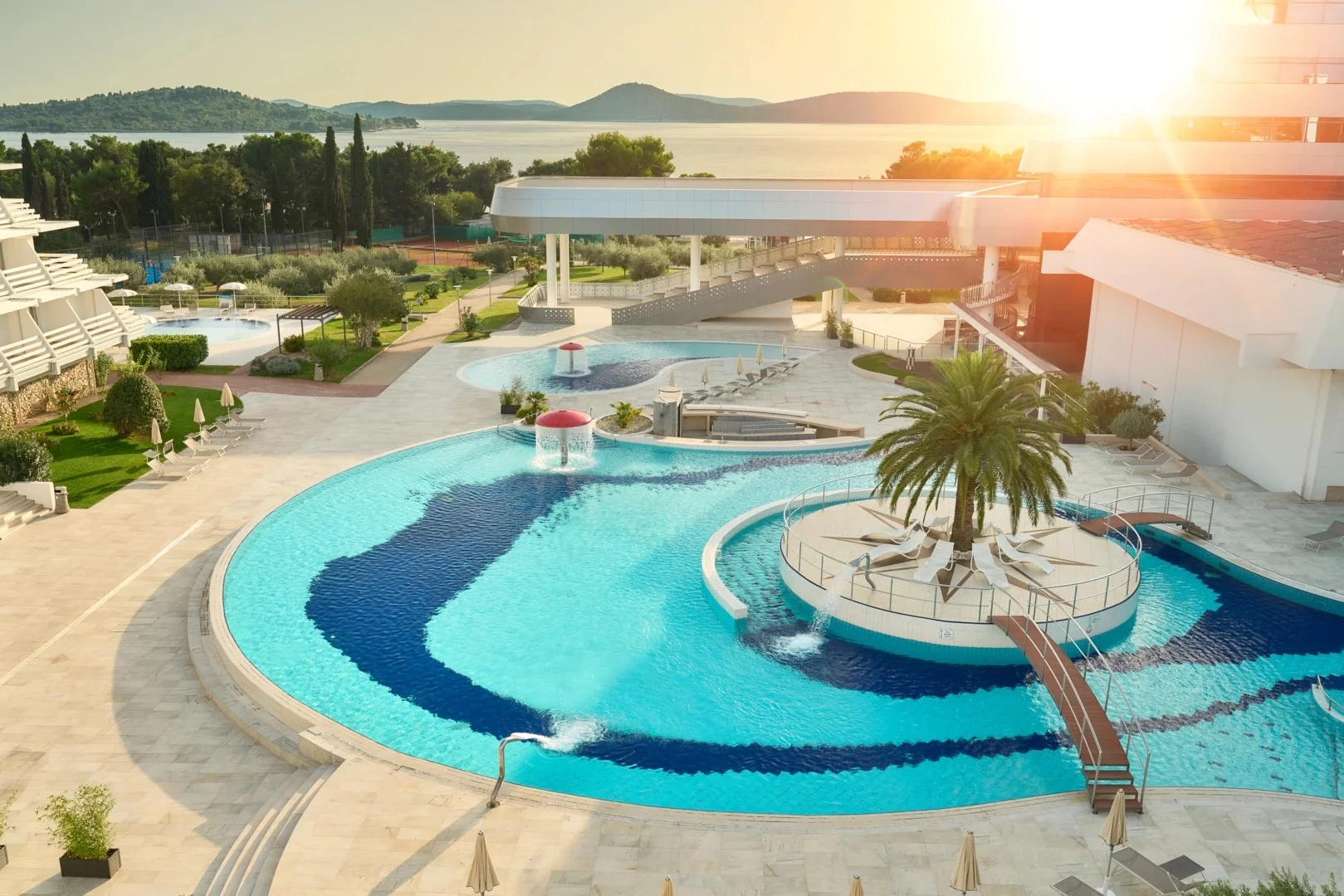 Dovolená se snídaní či polopenzí v chorvatské Vodici: ubytování 50 m od pláže, vnitřní a venkovní bazén