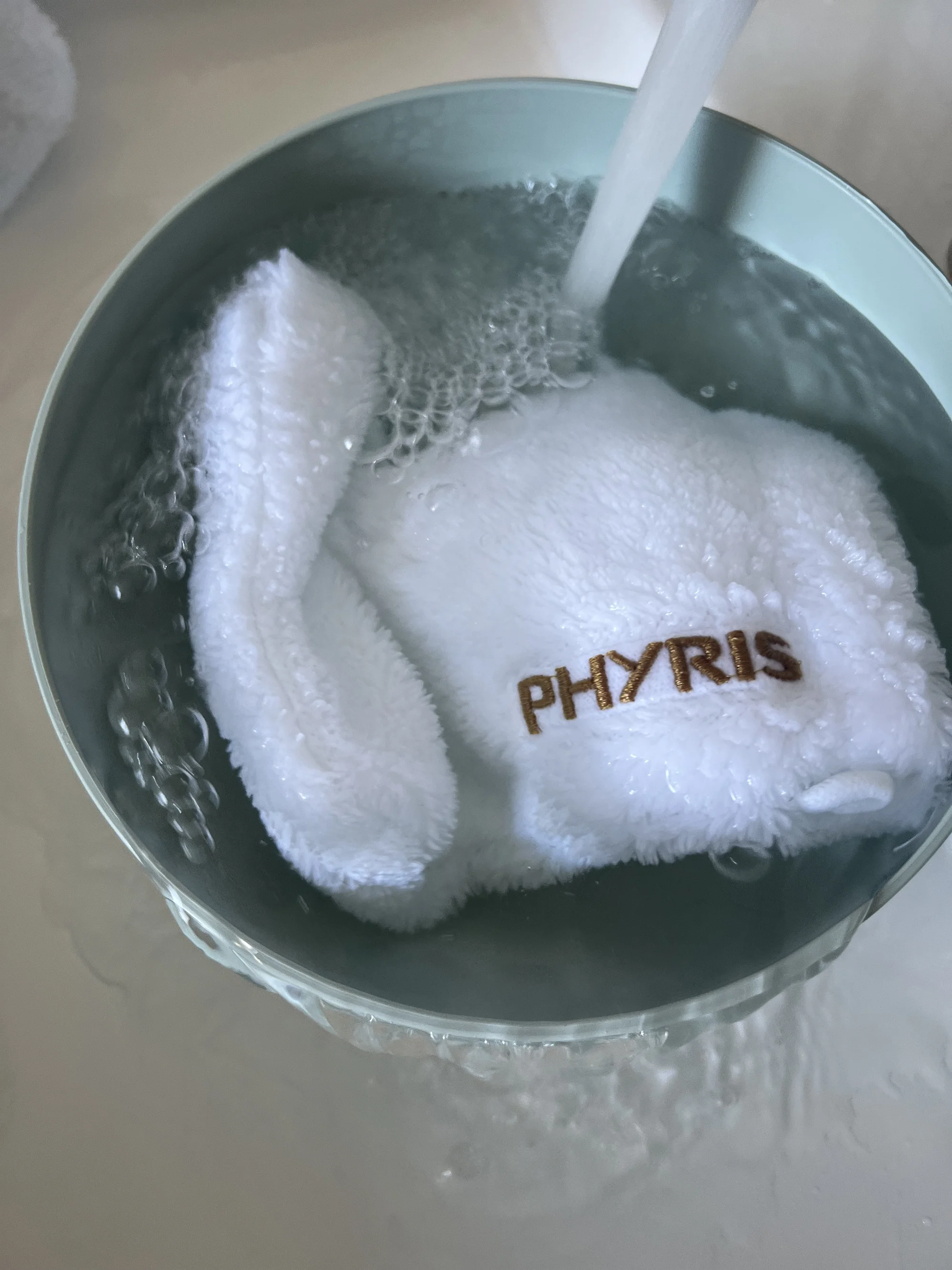 Jemný chemický peeling s AHA kyselinami nebo luxusní Golden Glow Ritual