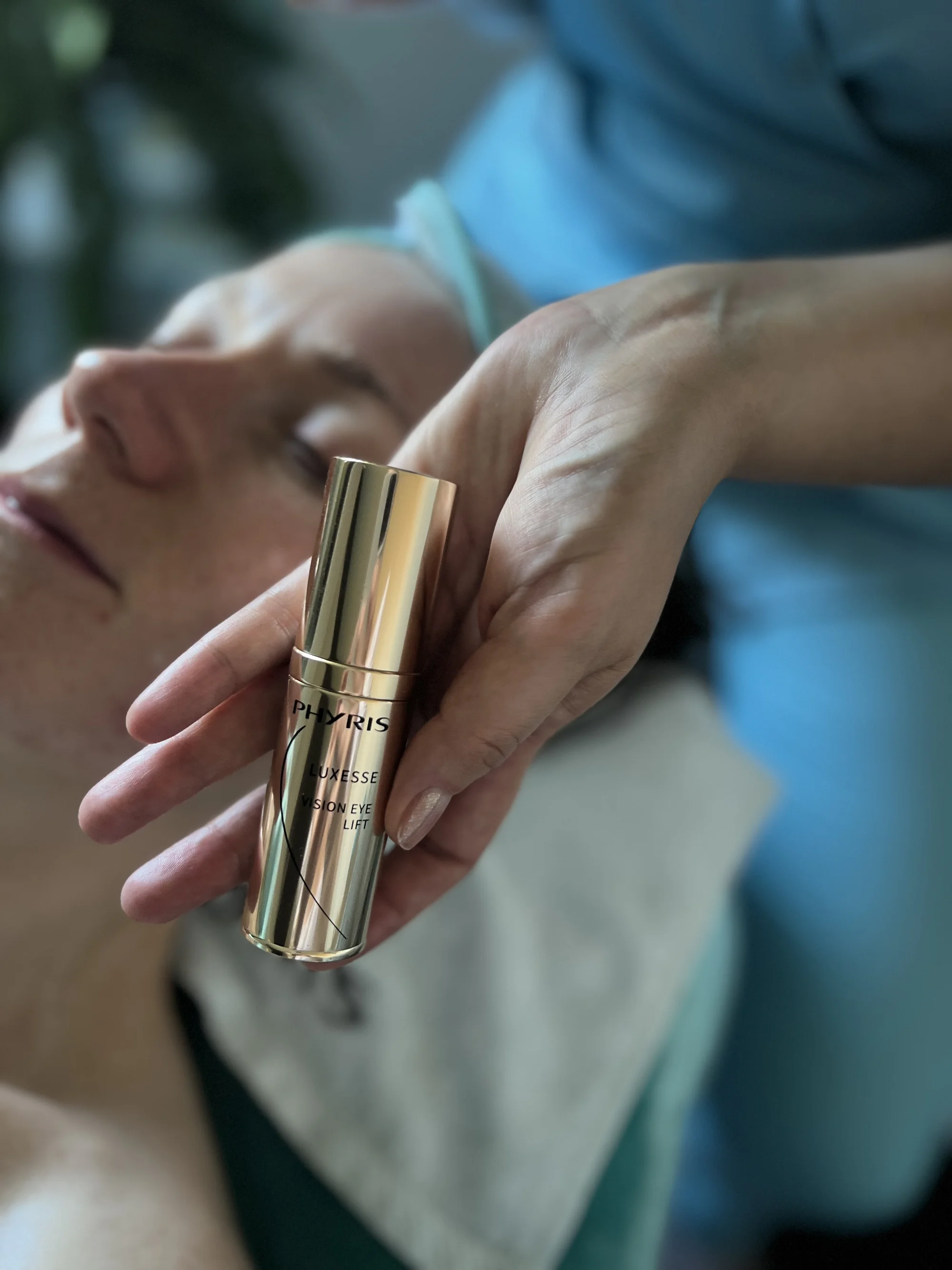 Jemný chemický peeling s AHA kyselinami nebo luxusní Golden Glow Ritual