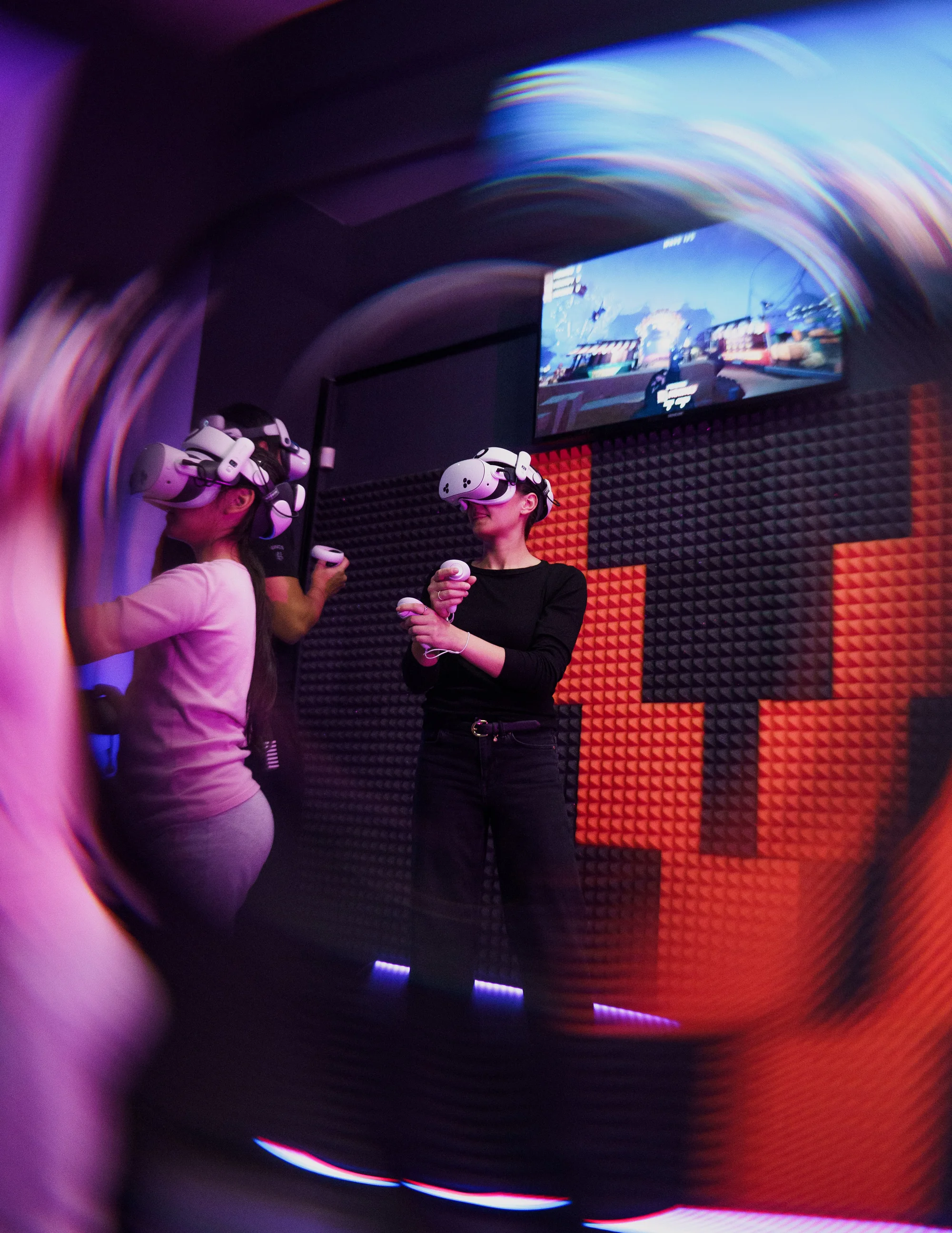 Virtuální realita na špičkovém herním zařízení Meta Quest 2: 55 minut až pro 4 hráče, mnoho různých her