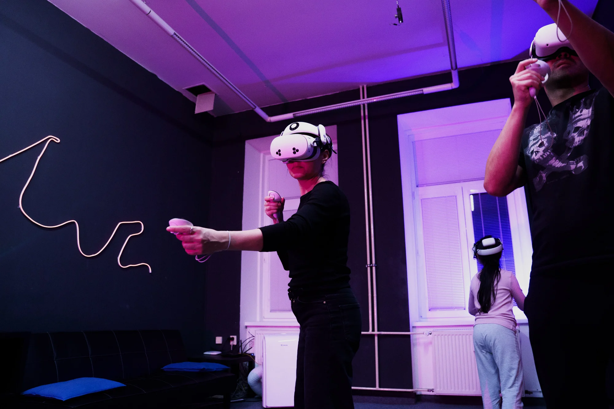 Virtuální realita na špičkovém herním zařízení Meta Quest 2: 55 minut až pro 4 hráče, mnoho různých her