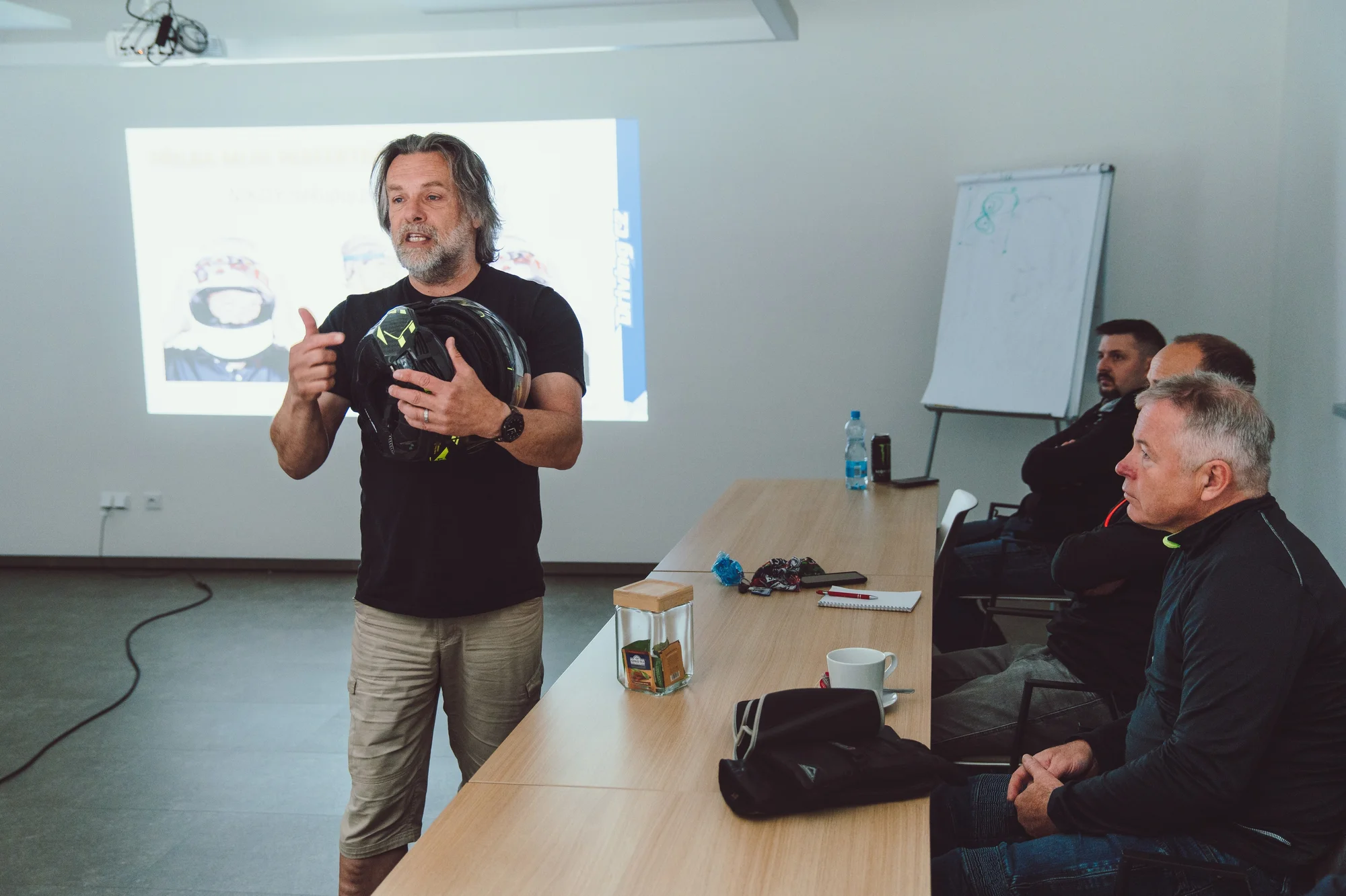 Celodenní kurz bezpečné jízdy na motorce nebo skútru na letišti v Hradci Králové