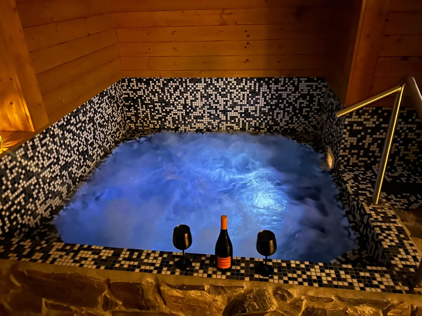 Pobyt v apartmánu mezi Krkonoši a Českým rájem: privátní wellness a prosecco