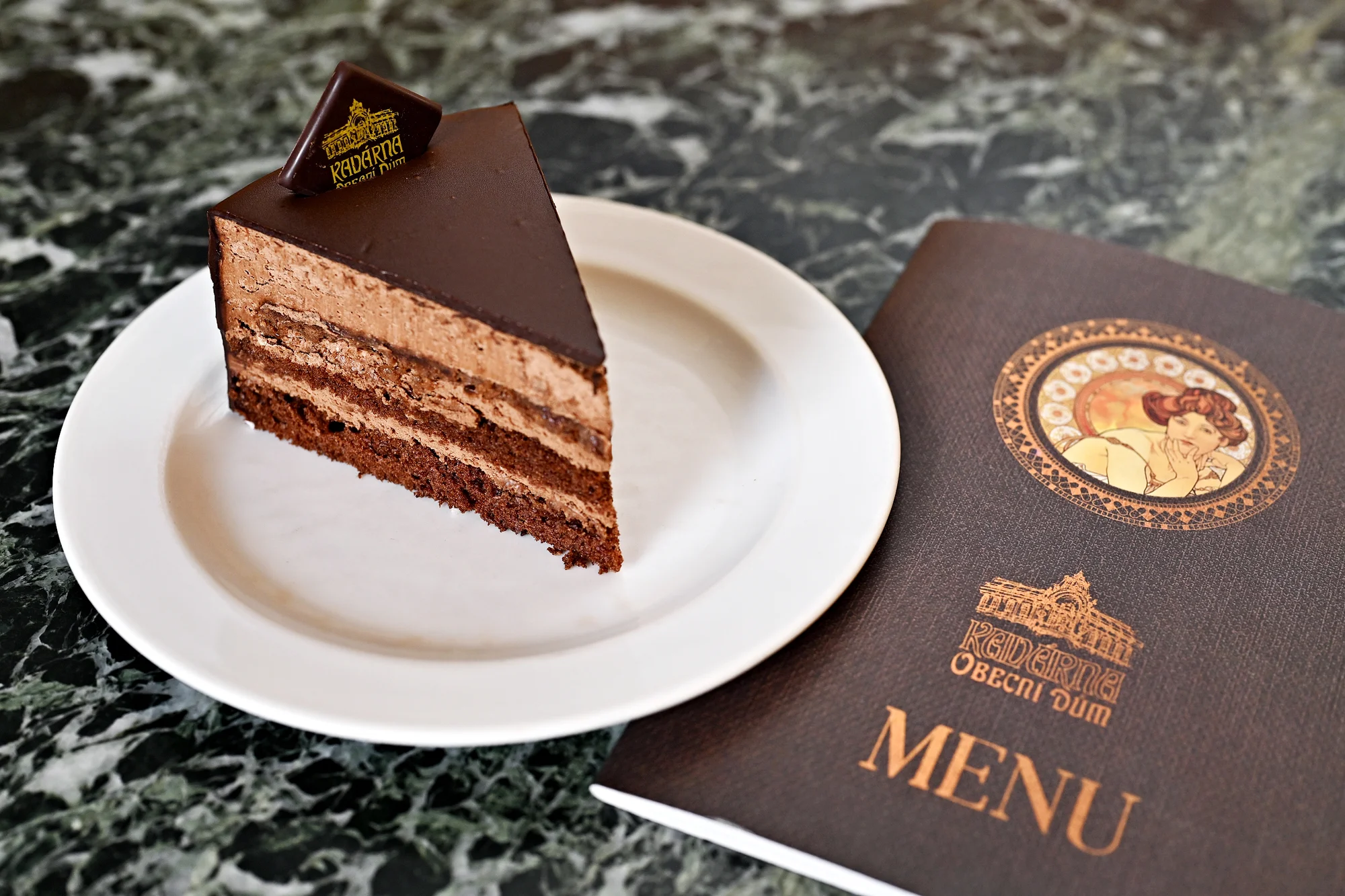 Káva a dort pro 2 osoby v nádherné secesní kavárně v Obecním domě