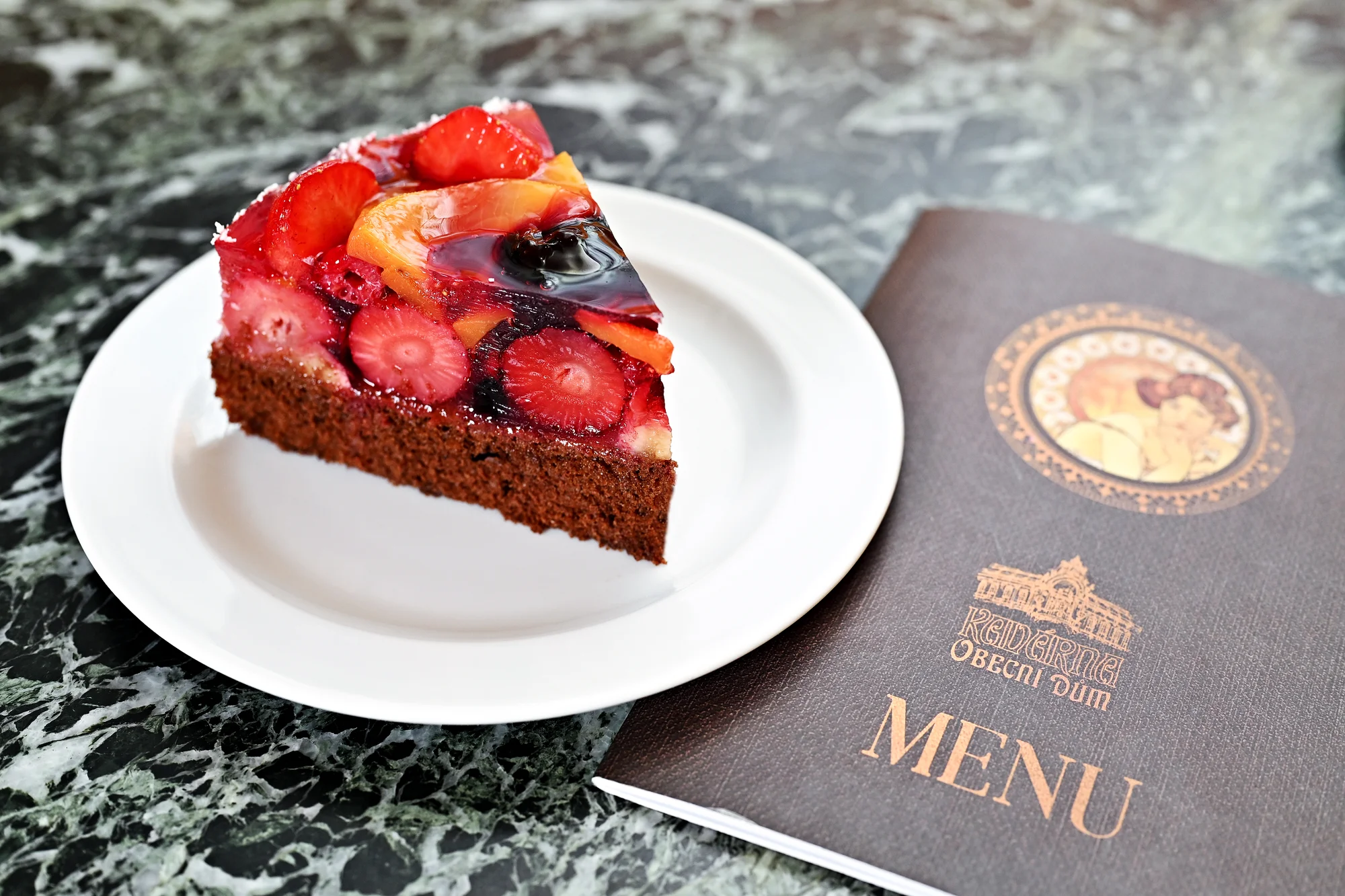 Káva a dort pro 2 osoby v nádherné secesní kavárně v Obecním domě