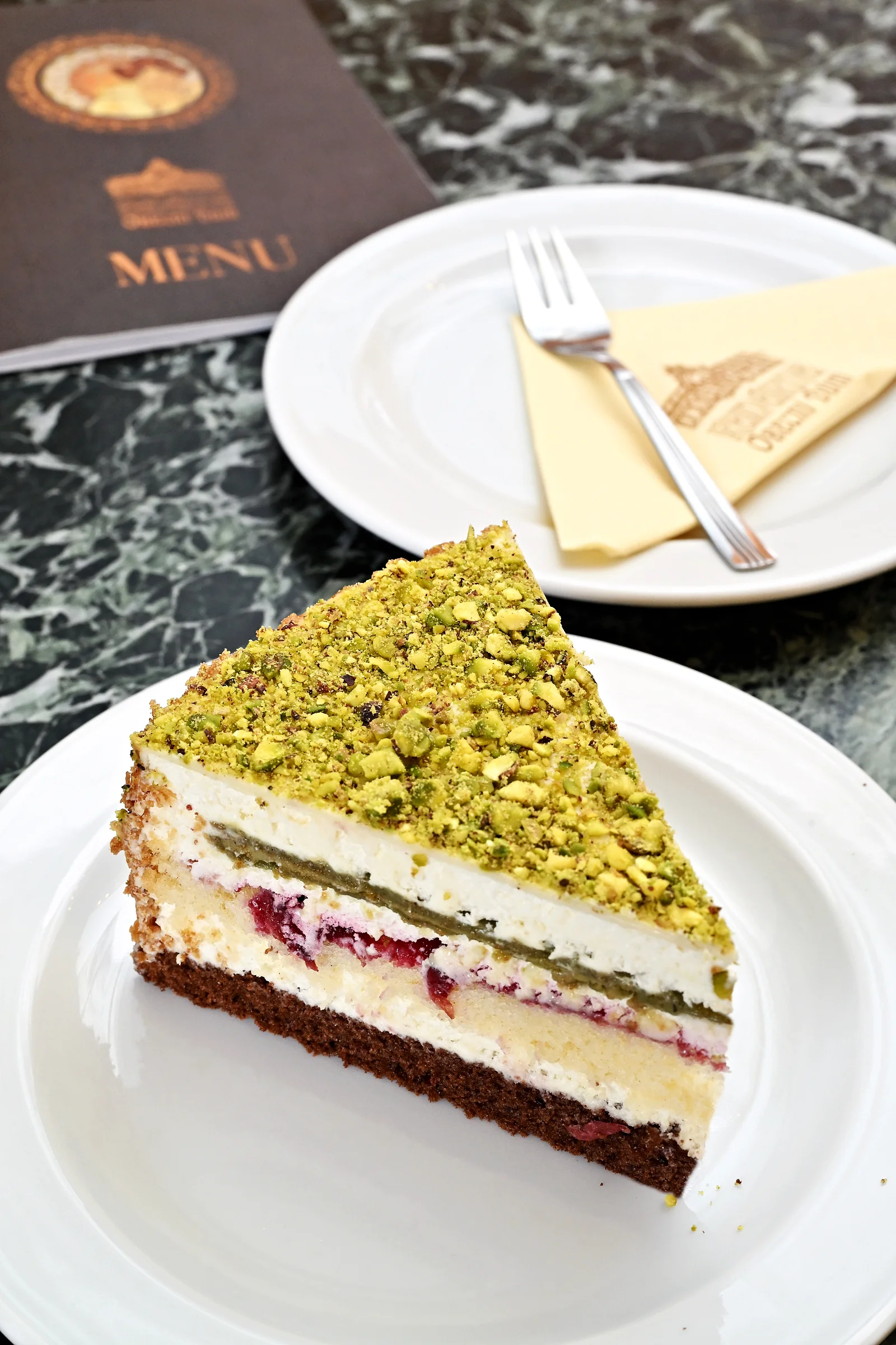 Káva a dort pro 2 osoby v nádherné secesní kavárně v Obecním domě