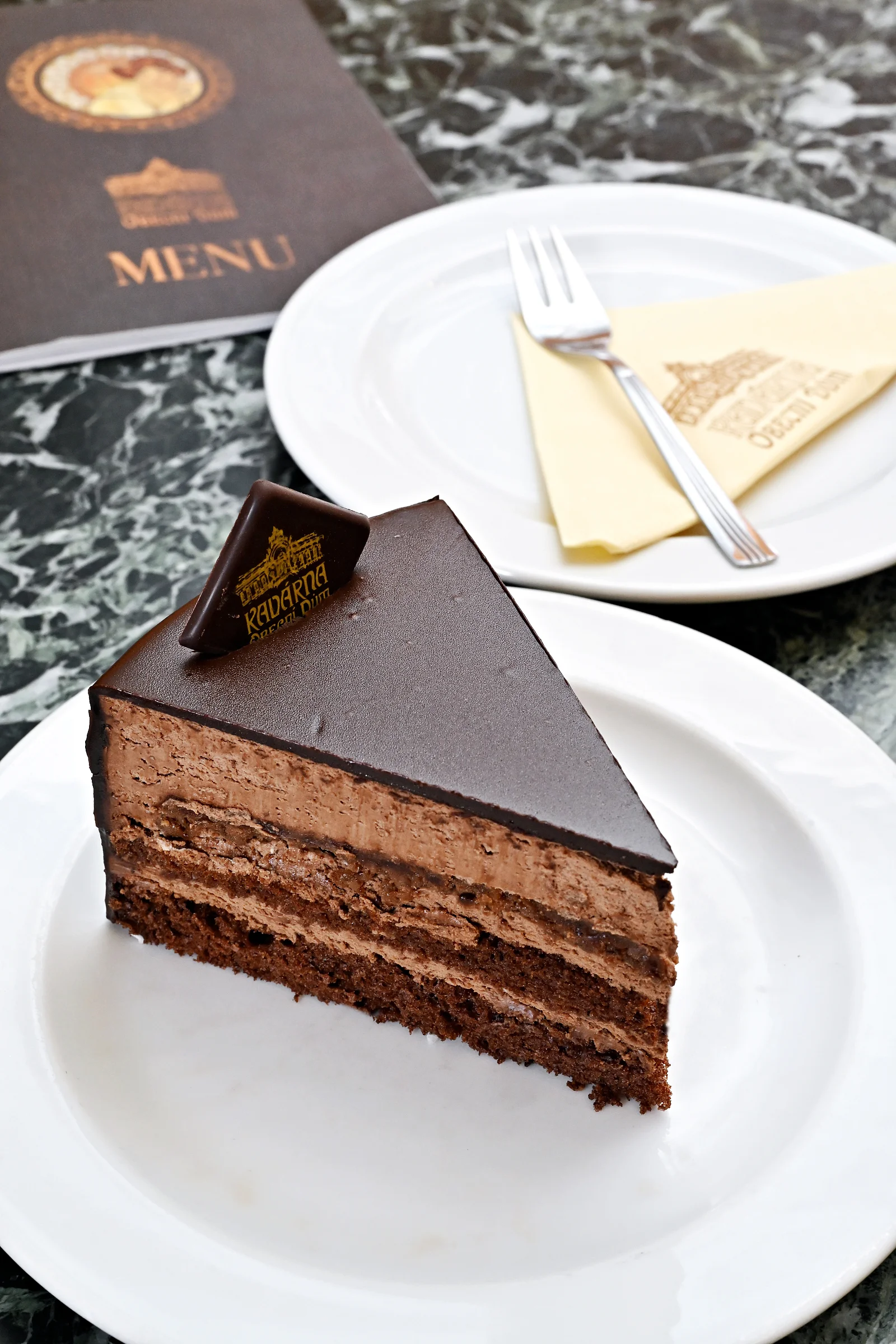 Káva a dort pro 2 osoby v nádherné secesní kavárně v Obecním domě