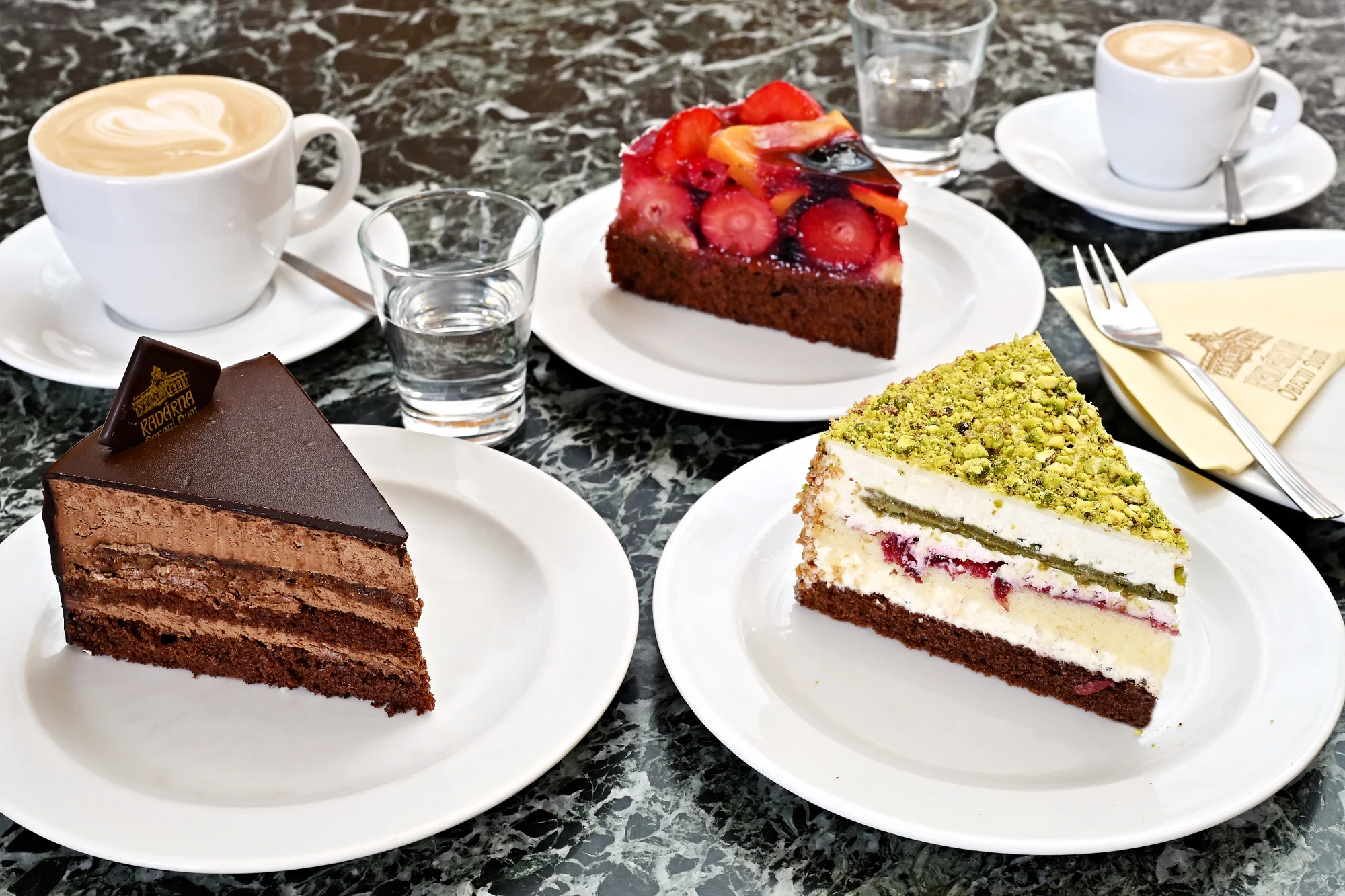 Káva a dort pro 2 osoby v nádherné secesní kavárně v Obecním domě