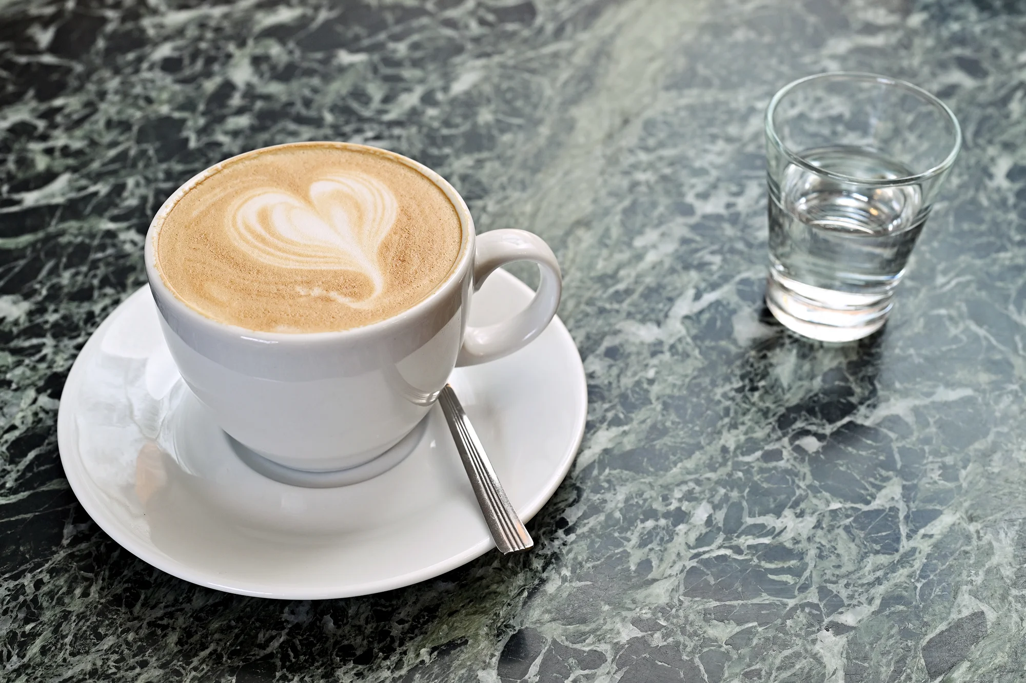 Káva a dort pro 2 osoby v nádherné secesní kavárně v Obecním domě