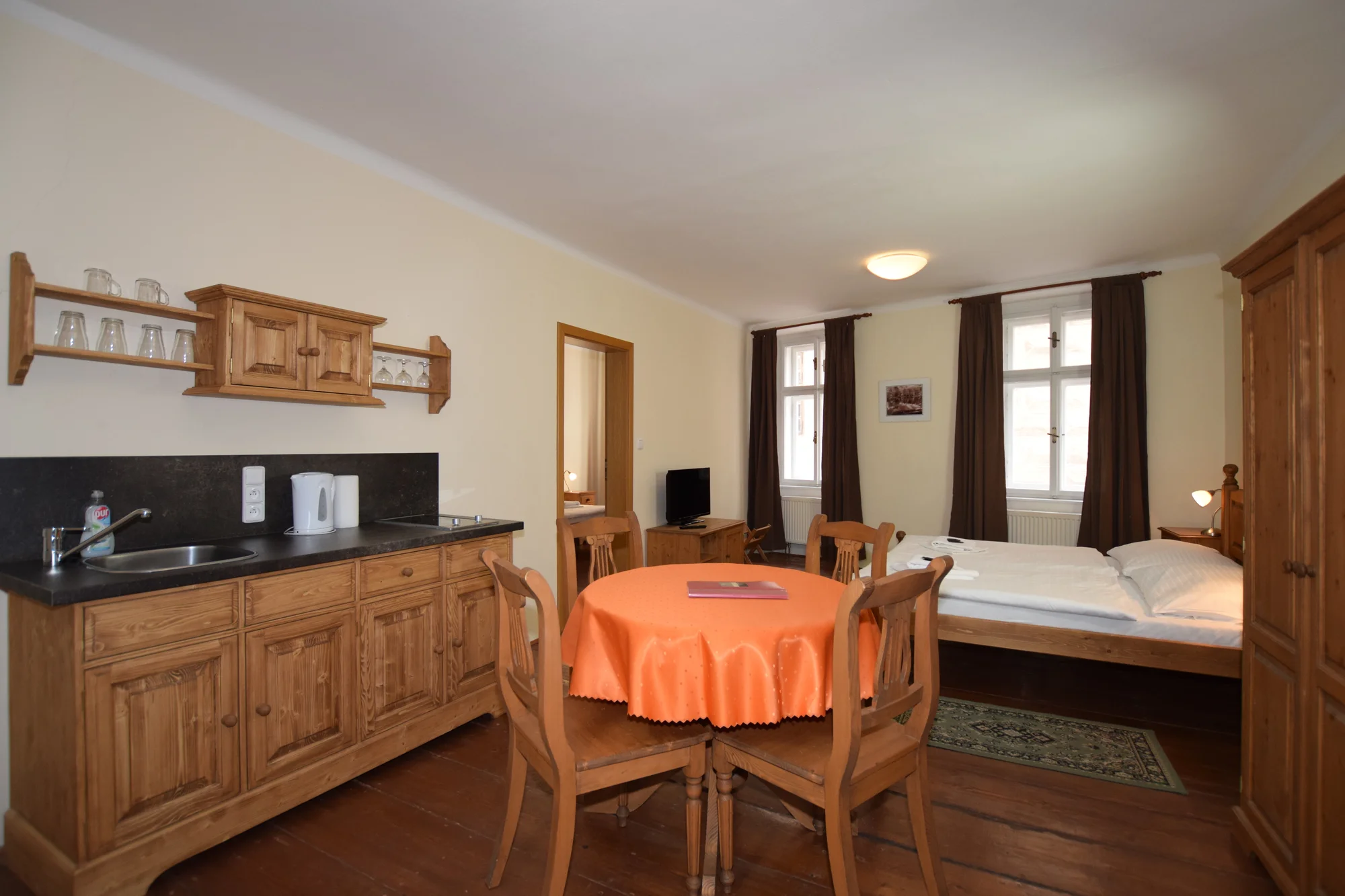 Romantika v Českém Krumlově: apartmá či pokoj u krumlovského zámku, vč. možnosti snídaně