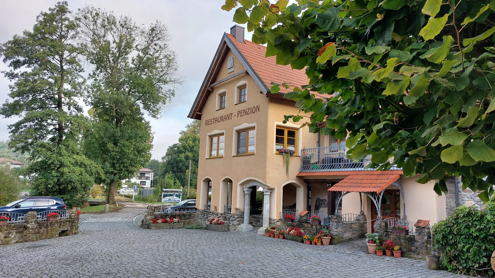 Rodinný penzion na Chodsku u Českého lesa: polopenze, cyklistika, hřiště i venkovní bazén