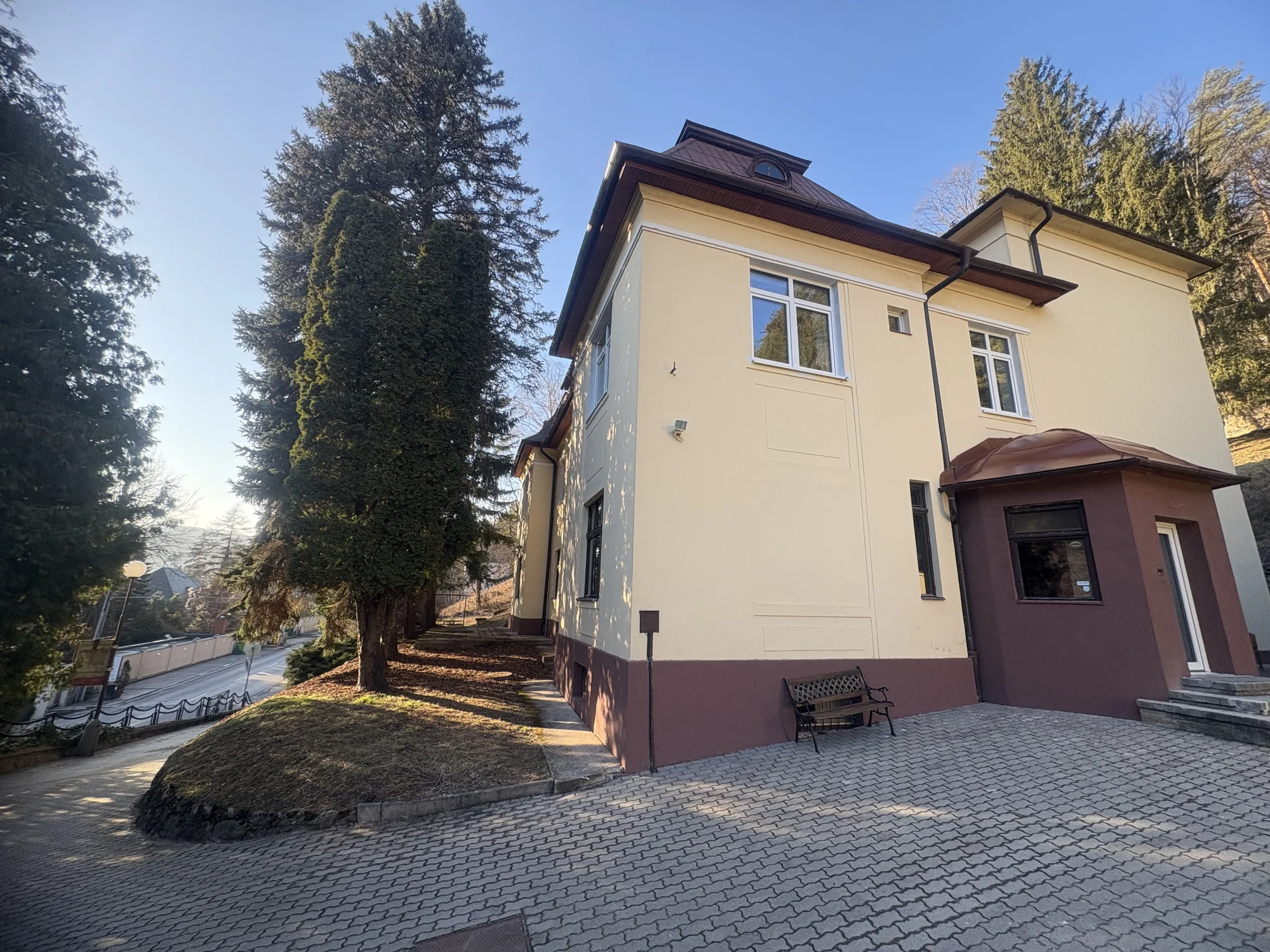 Pobyt v Trenčianských Teplicích: strava i vstup na koupaliště či do wellness zóny Zelená Žaba