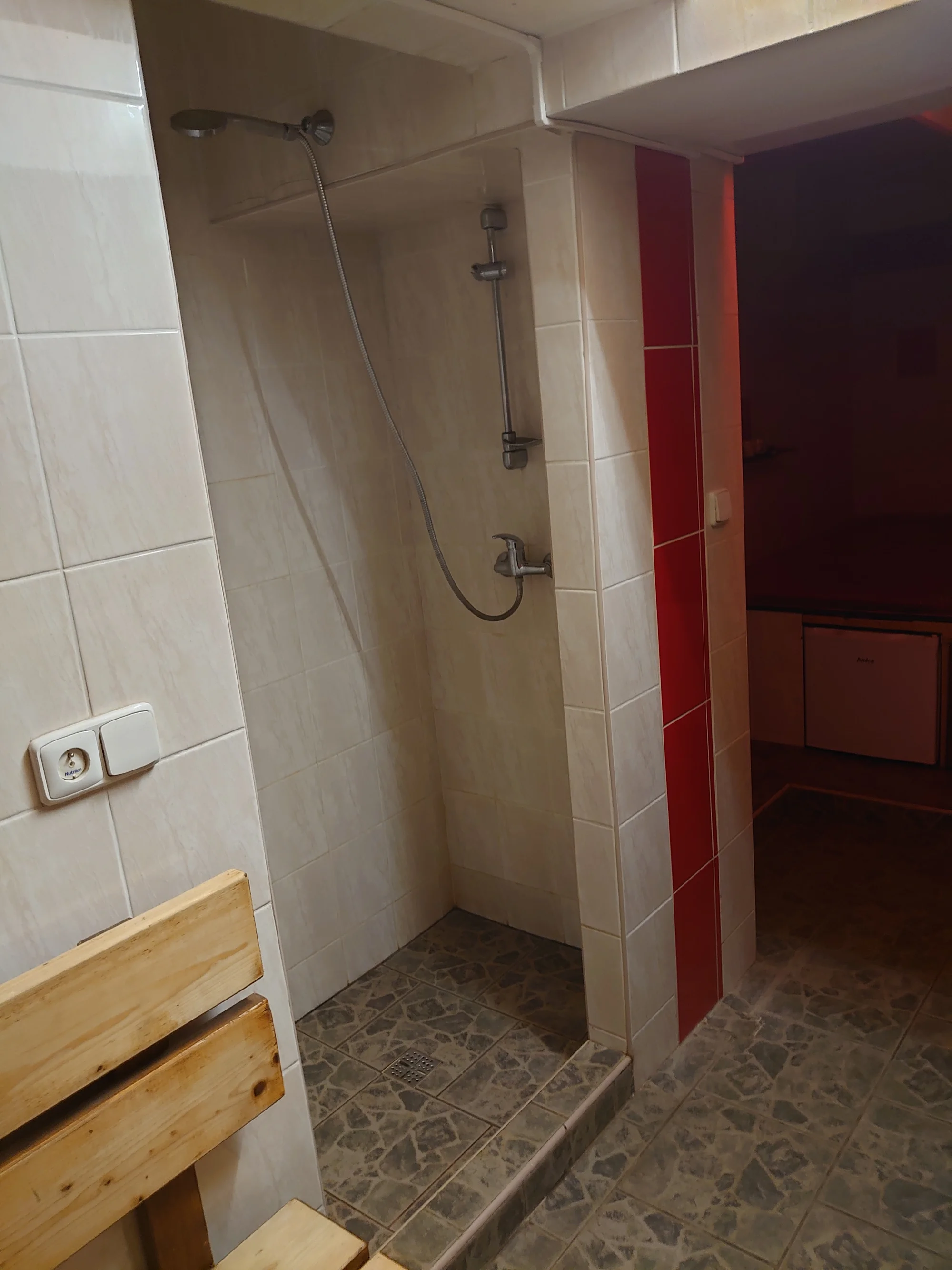 Privátní relax: 2 hodiny v sauně pro 1 až 3 osoby, odpočívárna s krbem