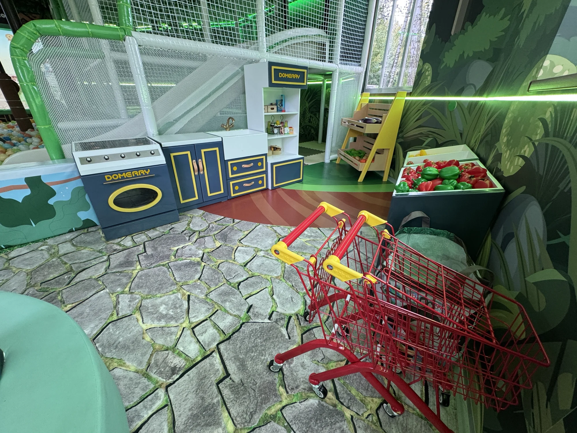 Útulné chatky u rybníka na úpatí Orlických hor pro pár i rodinu: jídlo, sauny a biotop