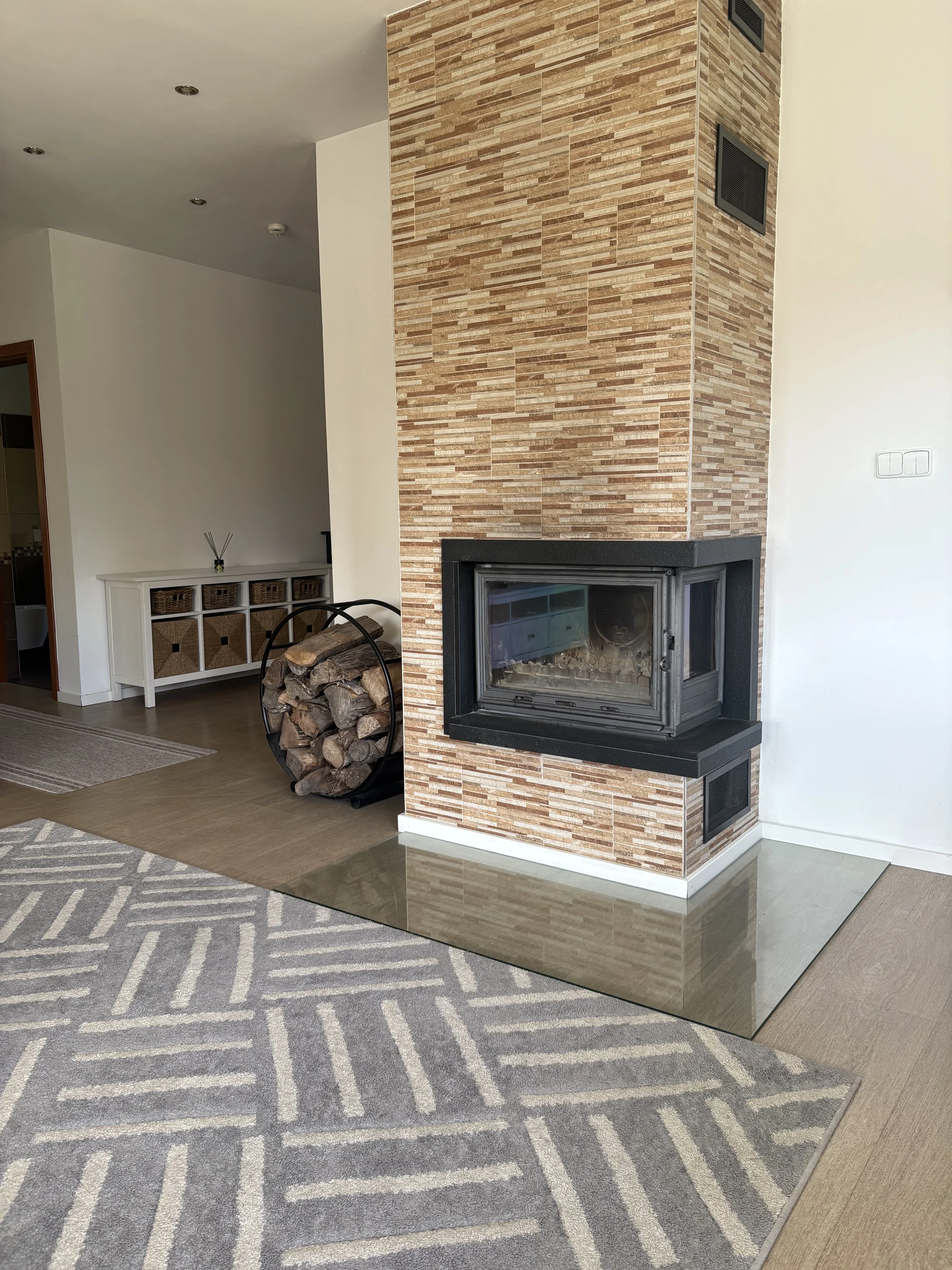 Dovolená v oblasti Tiských stěn: moderní prázdninový domek až pro 7 osob, možnost wellness