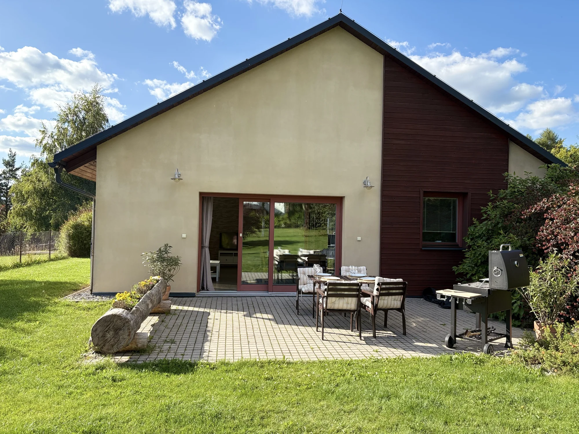 Dovolená v oblasti Tiských stěn: moderní prázdninový domek až pro 7 osob, možnost wellness