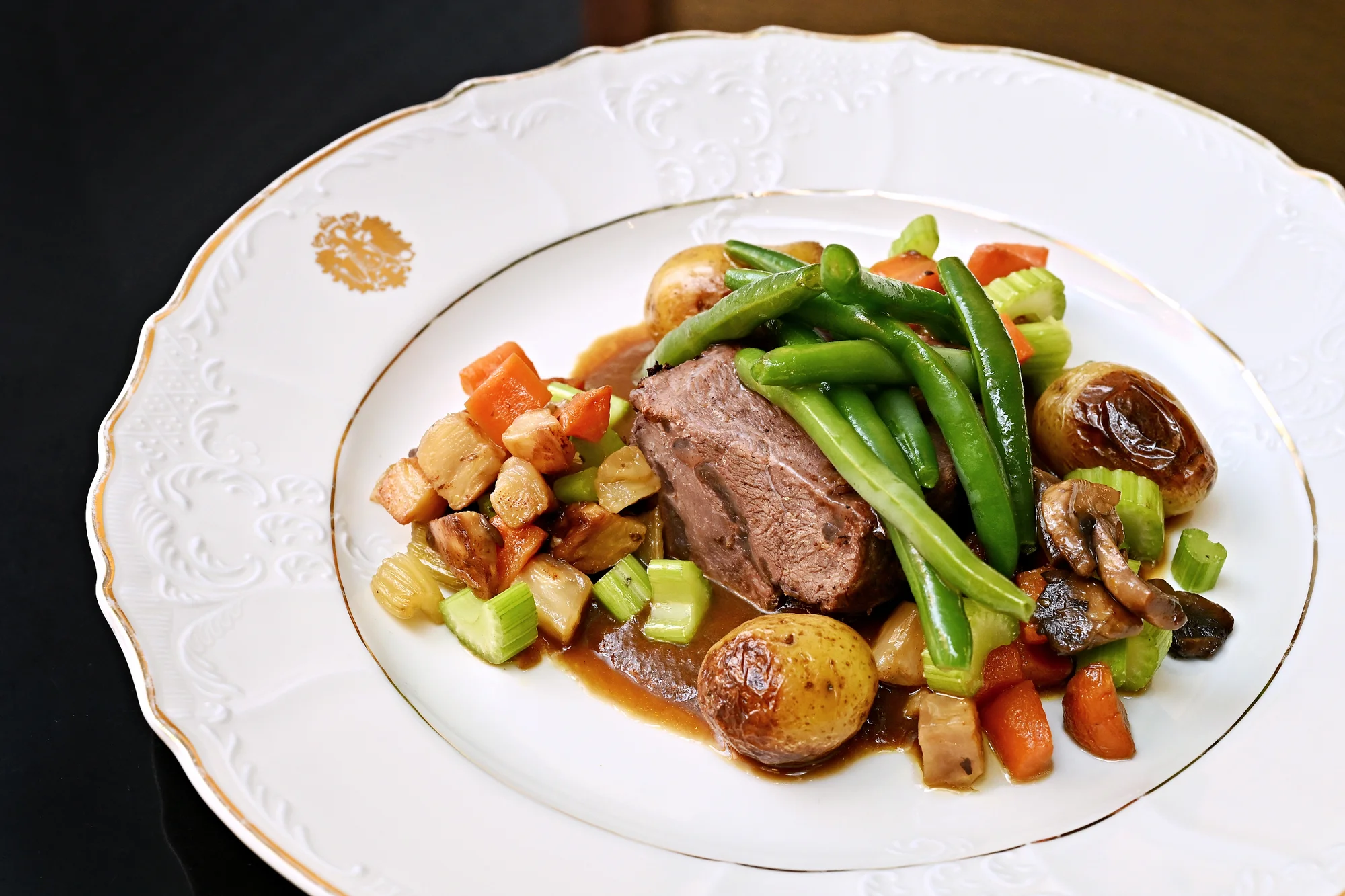 3–5chod. menu dle výběru pro 2 v Grandhotelu Bohemia: konfitované kachní prso, pstruh i dort