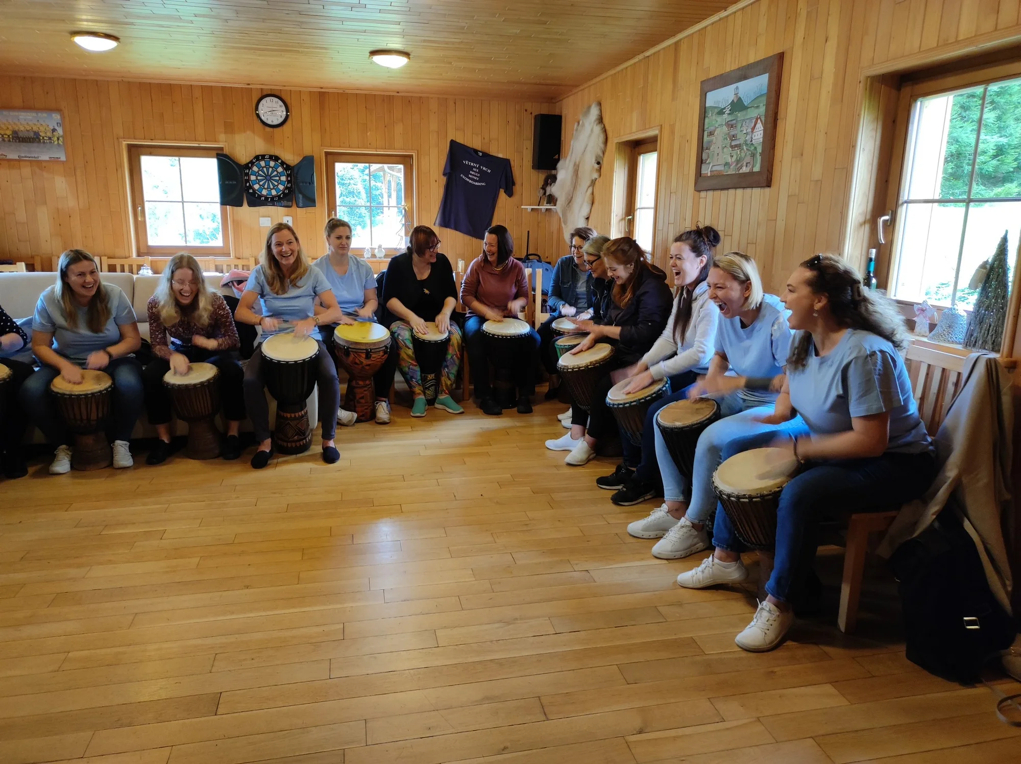 Zažijte rytmus: Workshop na africké bubny Djembe s dopravou zdarma po celé ČR