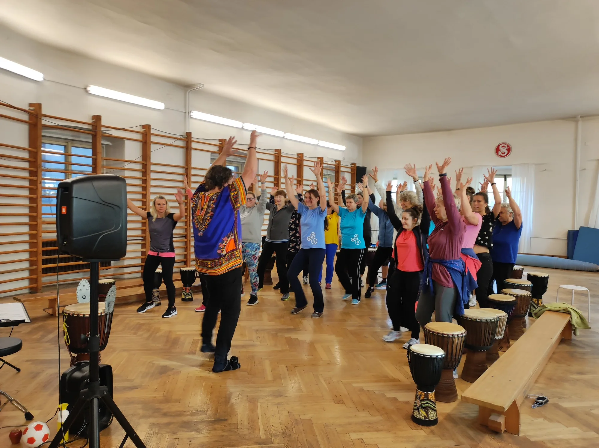 Zažijte rytmus: Workshop na africké bubny Djembe s dopravou zdarma po celé ČR