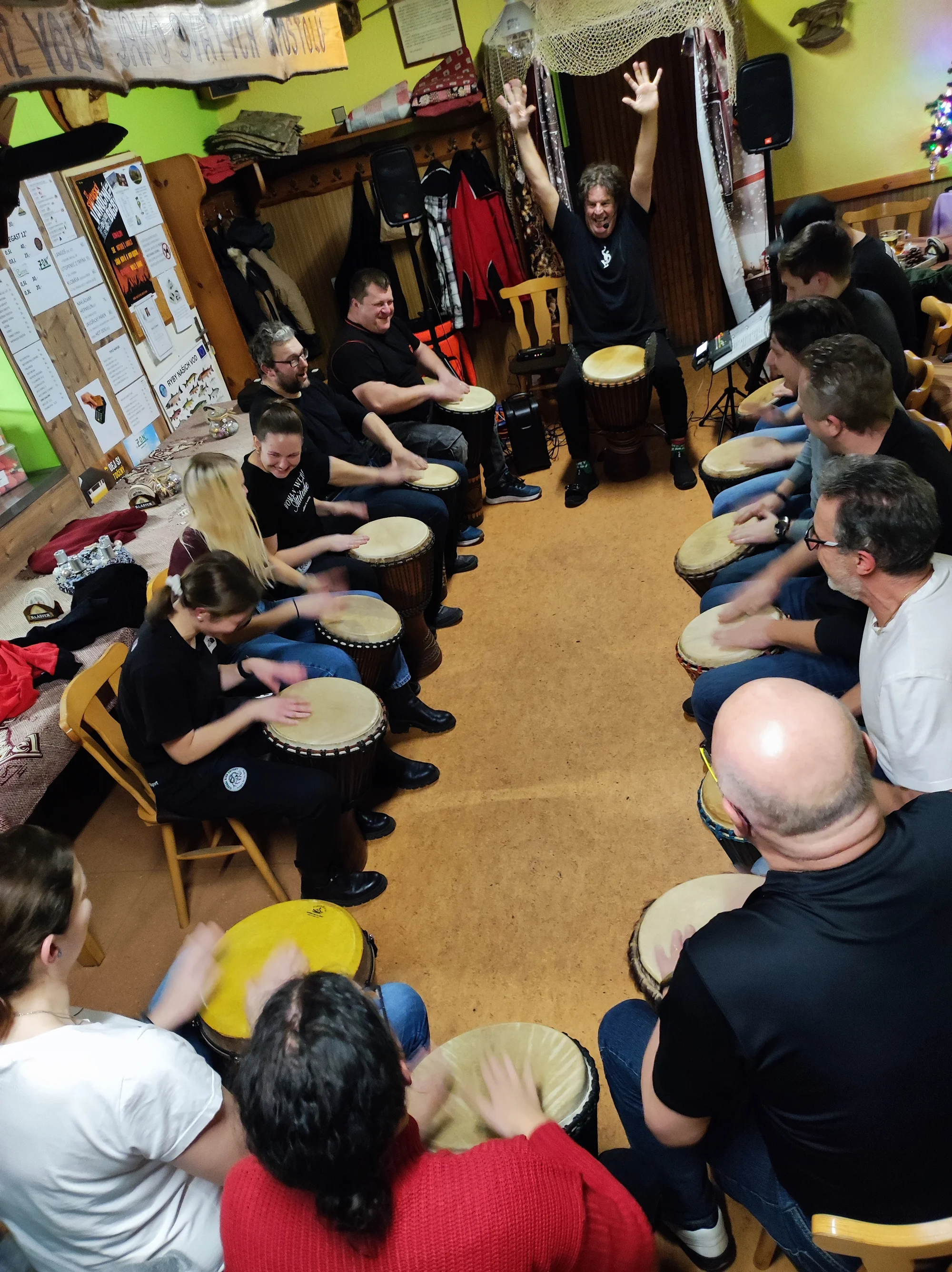 Zažijte rytmus: Workshop na africké bubny Djembe s dopravou zdarma po celé ČR