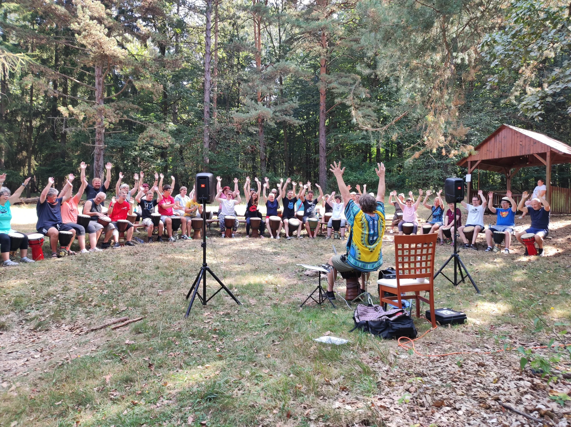 Zažijte rytmus: Workshop na africké bubny Djembe s dopravou zdarma po celé ČR