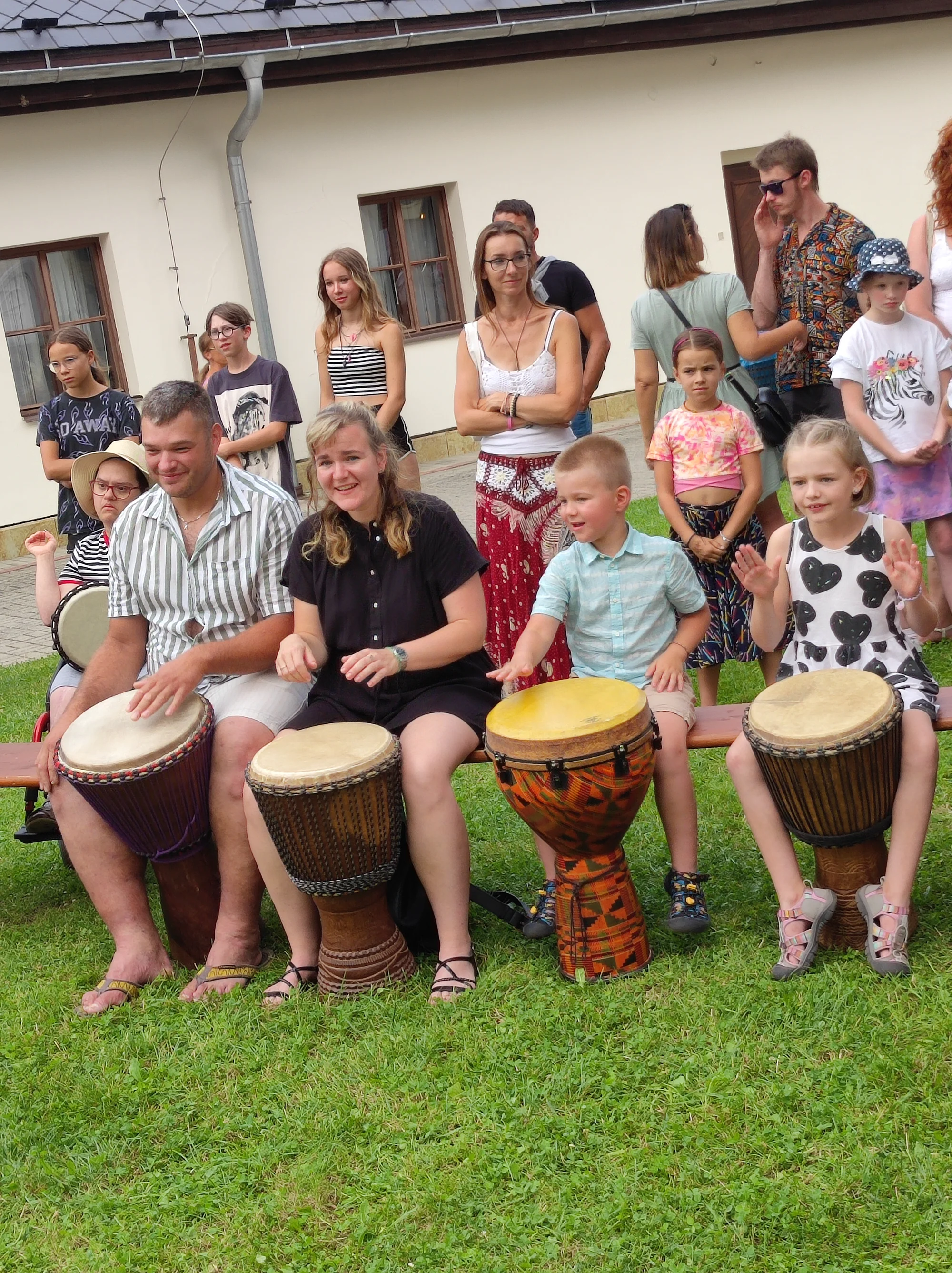 Zažijte rytmus: Workshop na africké bubny Djembe s dopravou zdarma po celé ČR