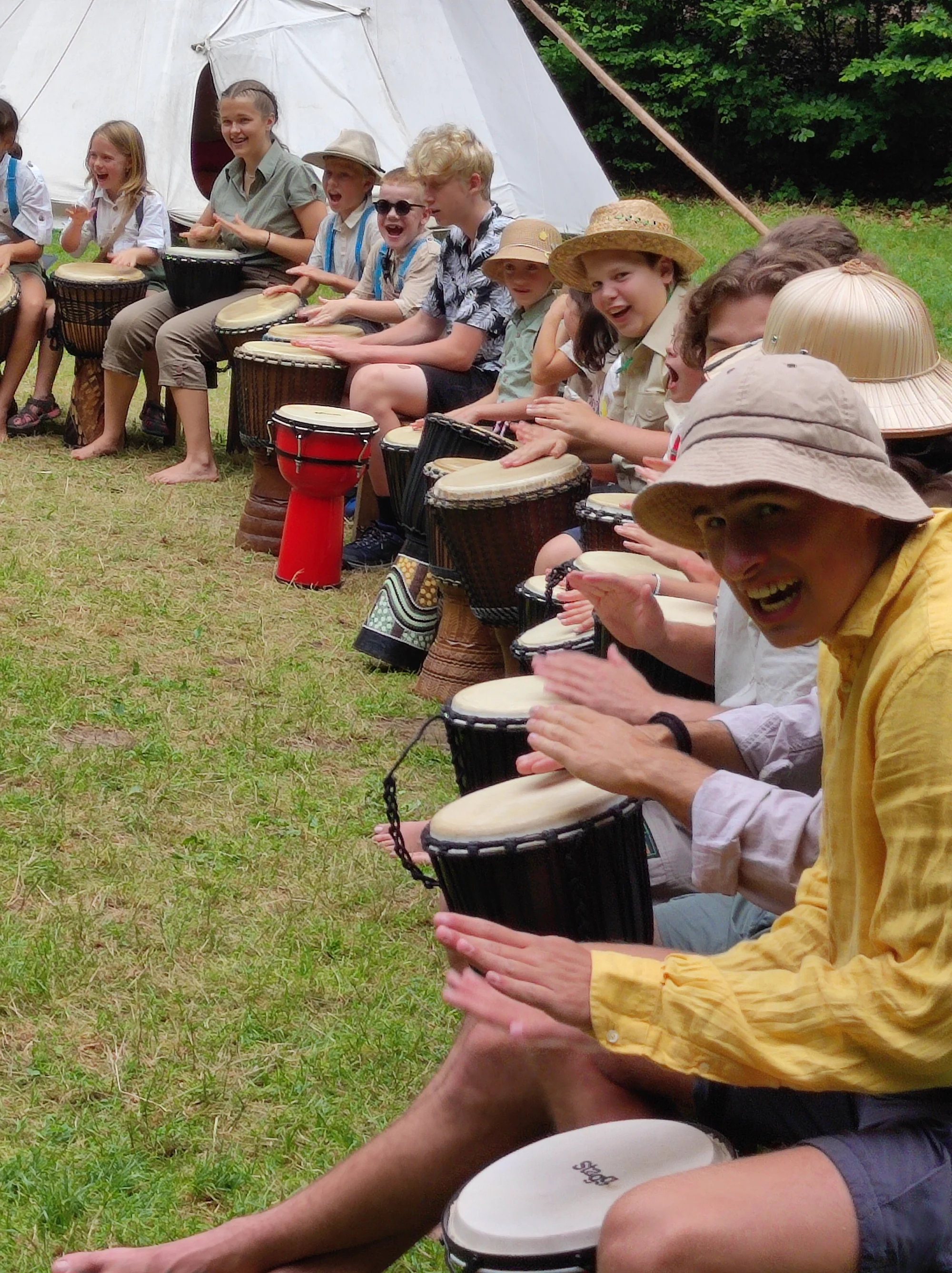 Zažijte rytmus: Workshop na africké bubny Djembe s dopravou zdarma po celé ČR