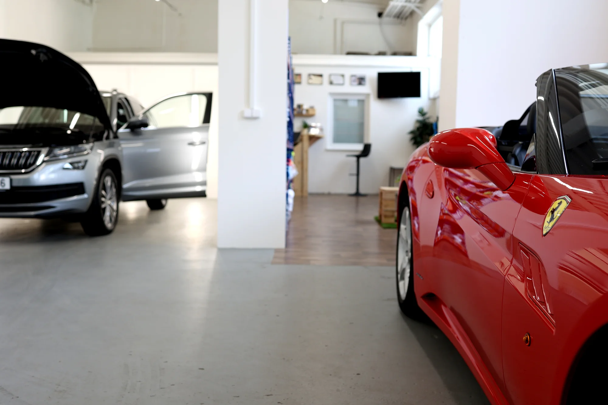 Kompletní a detailní čištění automobilu vč. tepování a voskování: malé, střední i velké vozy