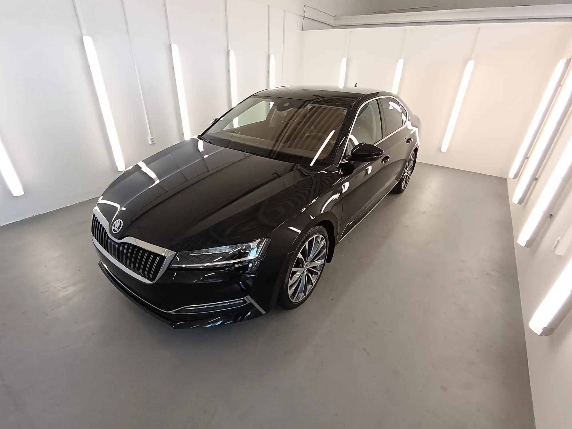 Kompletní a detailní čištění automobilu vč. tepování a voskování: malé, střední i velké vozy