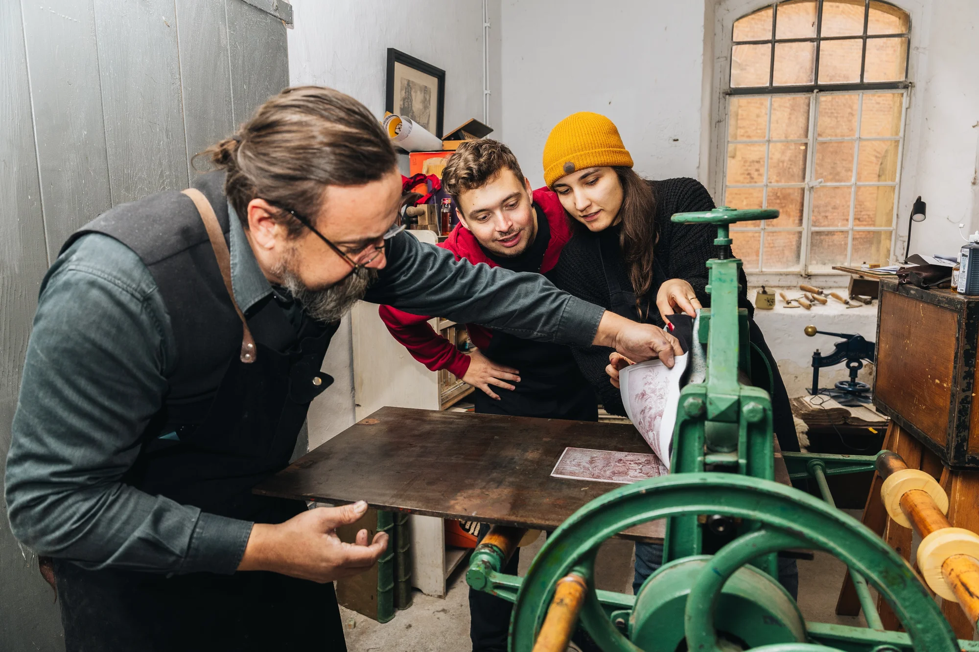Workshop historického tisku: prohlídka, pečetění i košík plný dobrot