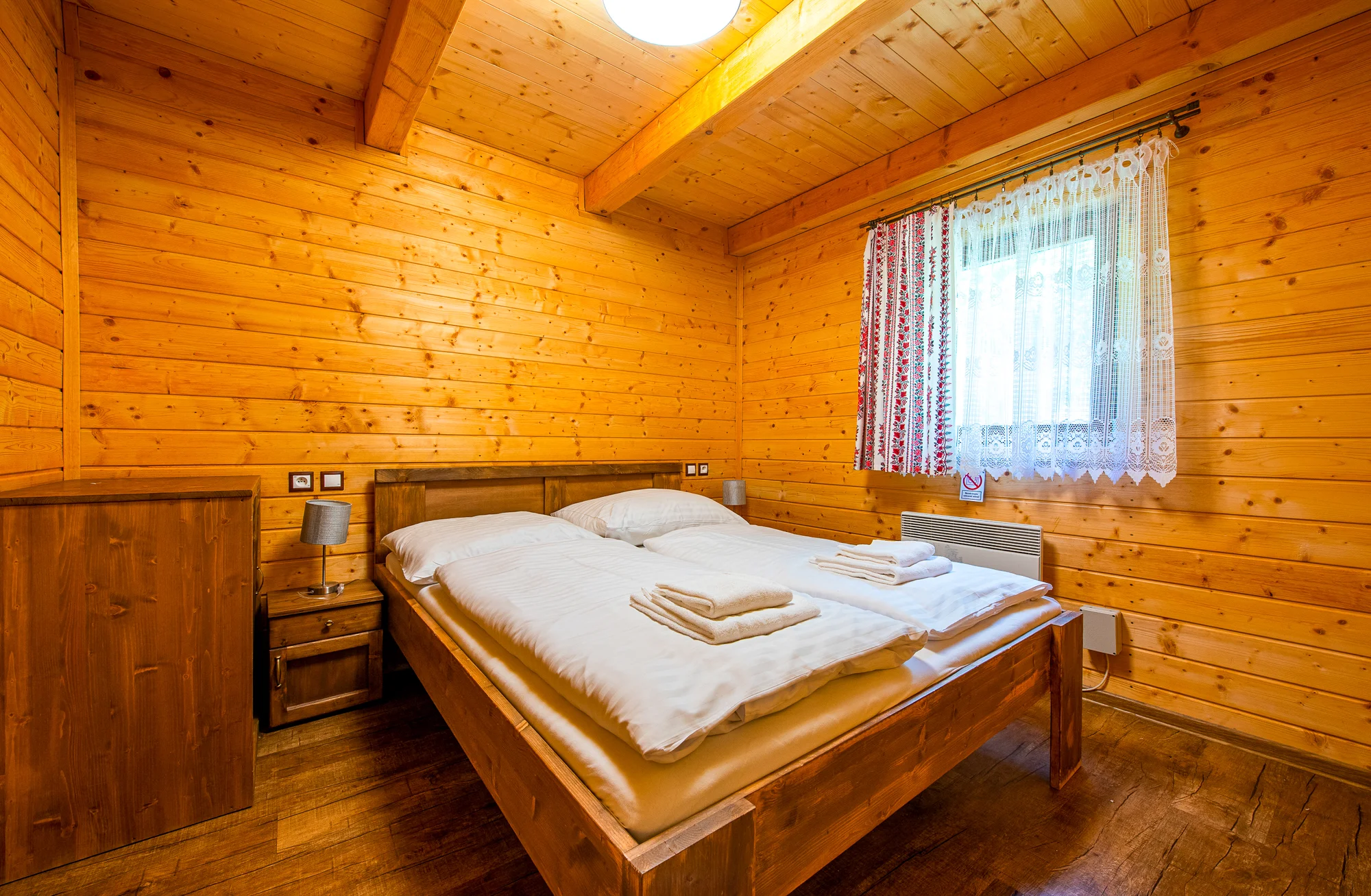 Lopušná Dolina pod Tatrami: pobyt v pokojích nebo chatce s wellness a možností stravování