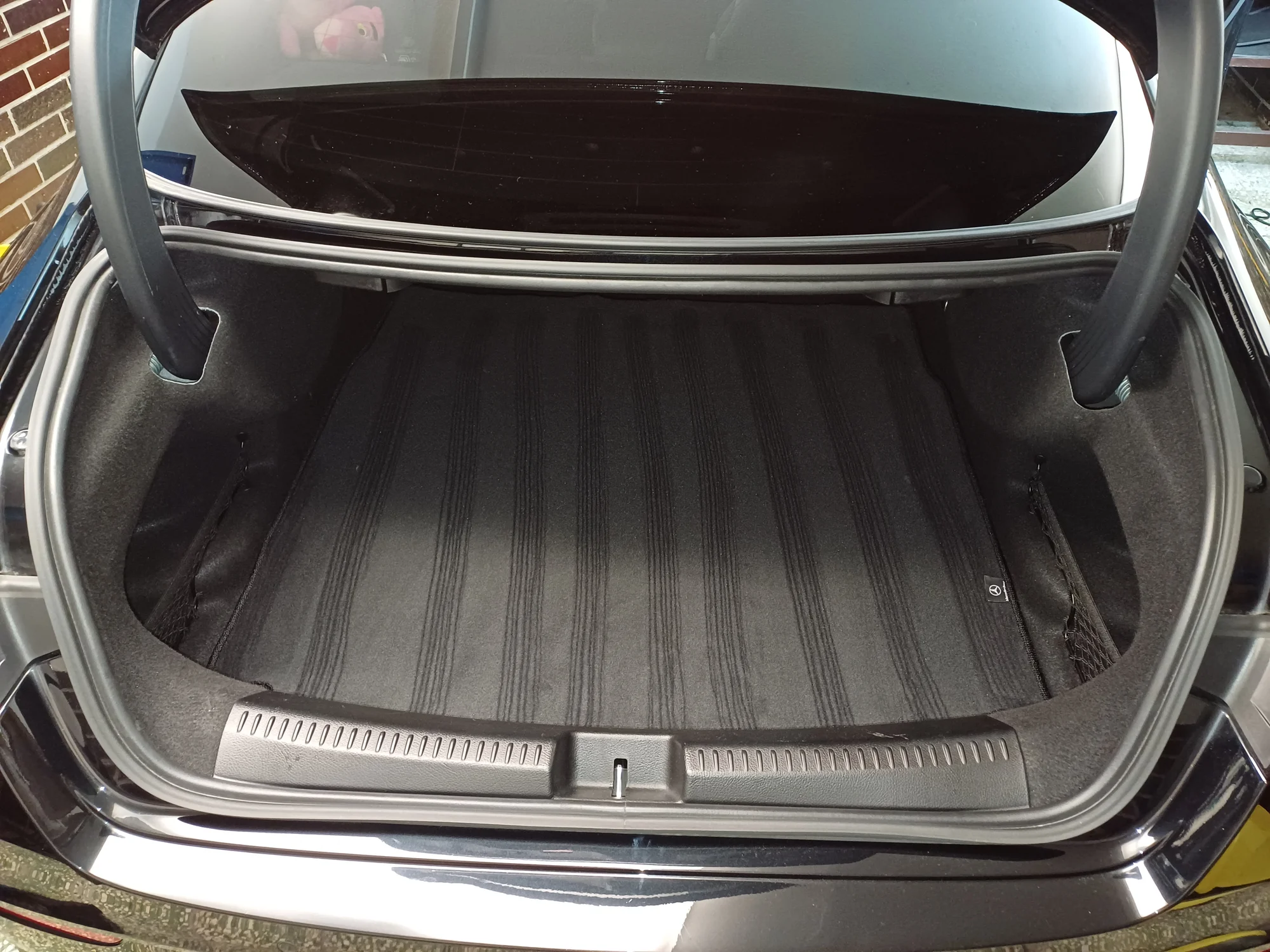 Vyčištěno do posledního smítka: detailing interiéru vašeho auta od vysátí po čištění parou