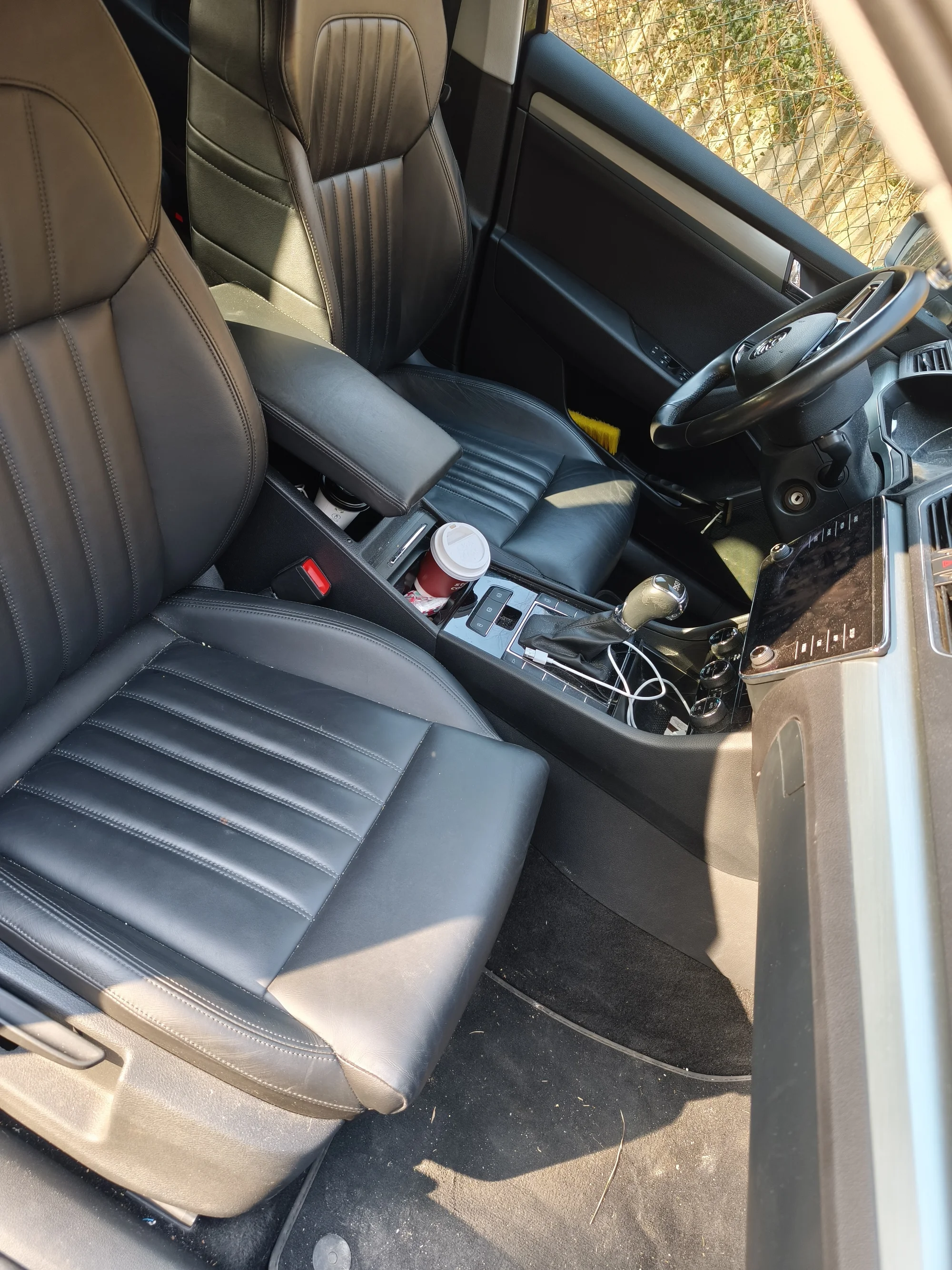 Vyčištěno do posledního smítka: detailing interiéru vašeho auta od vysátí po čištění parou