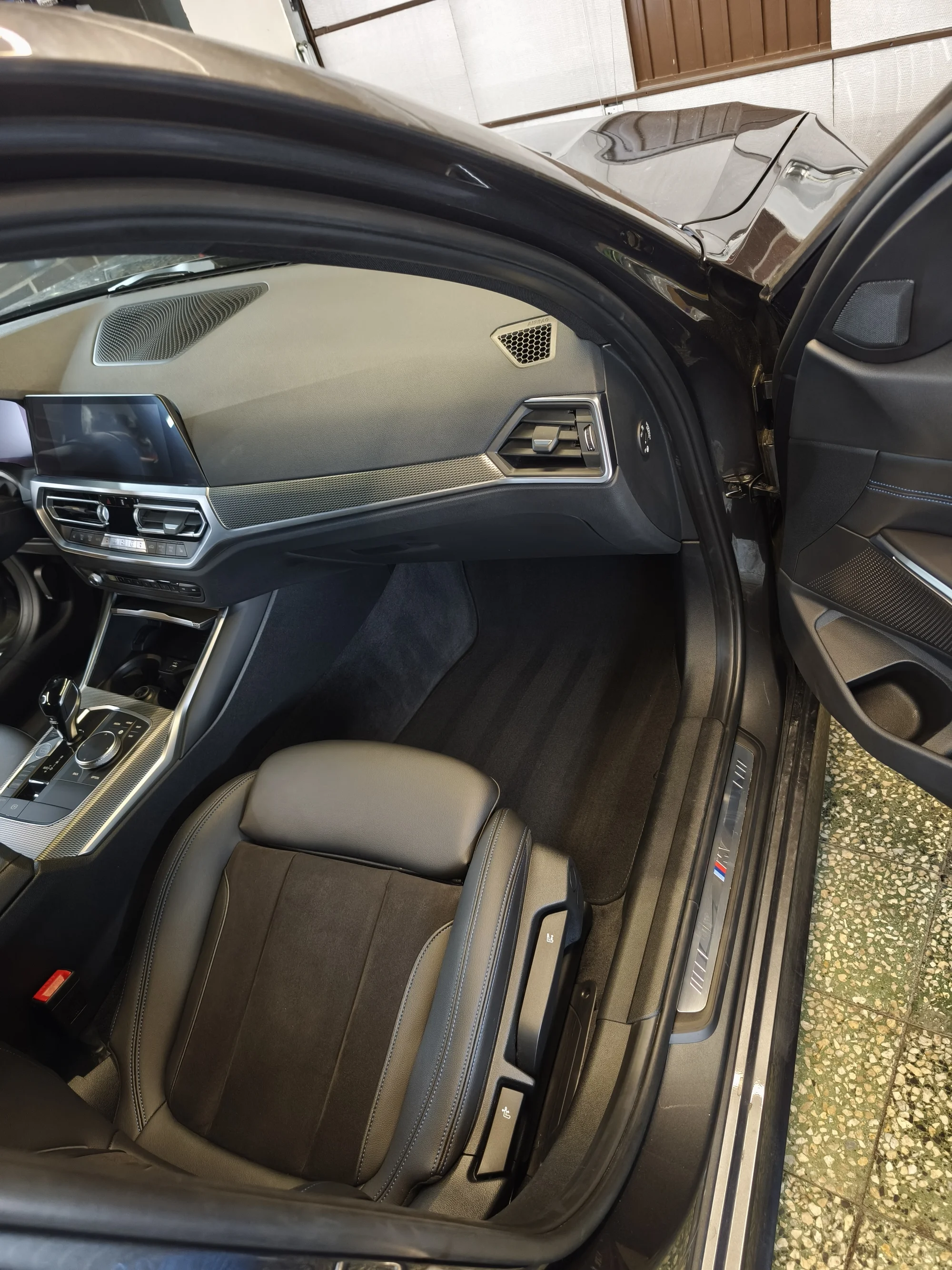 Vyčištěno do posledního smítka: detailing interiéru vašeho auta od vysátí po čištění parou