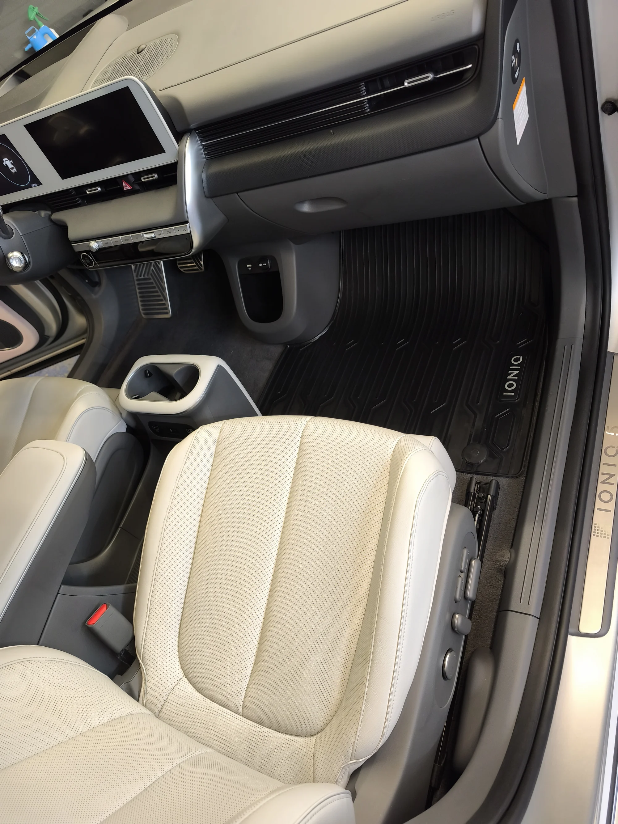 Vyčištěno do posledního smítka: detailing interiéru vašeho auta od vysátí po čištění parou