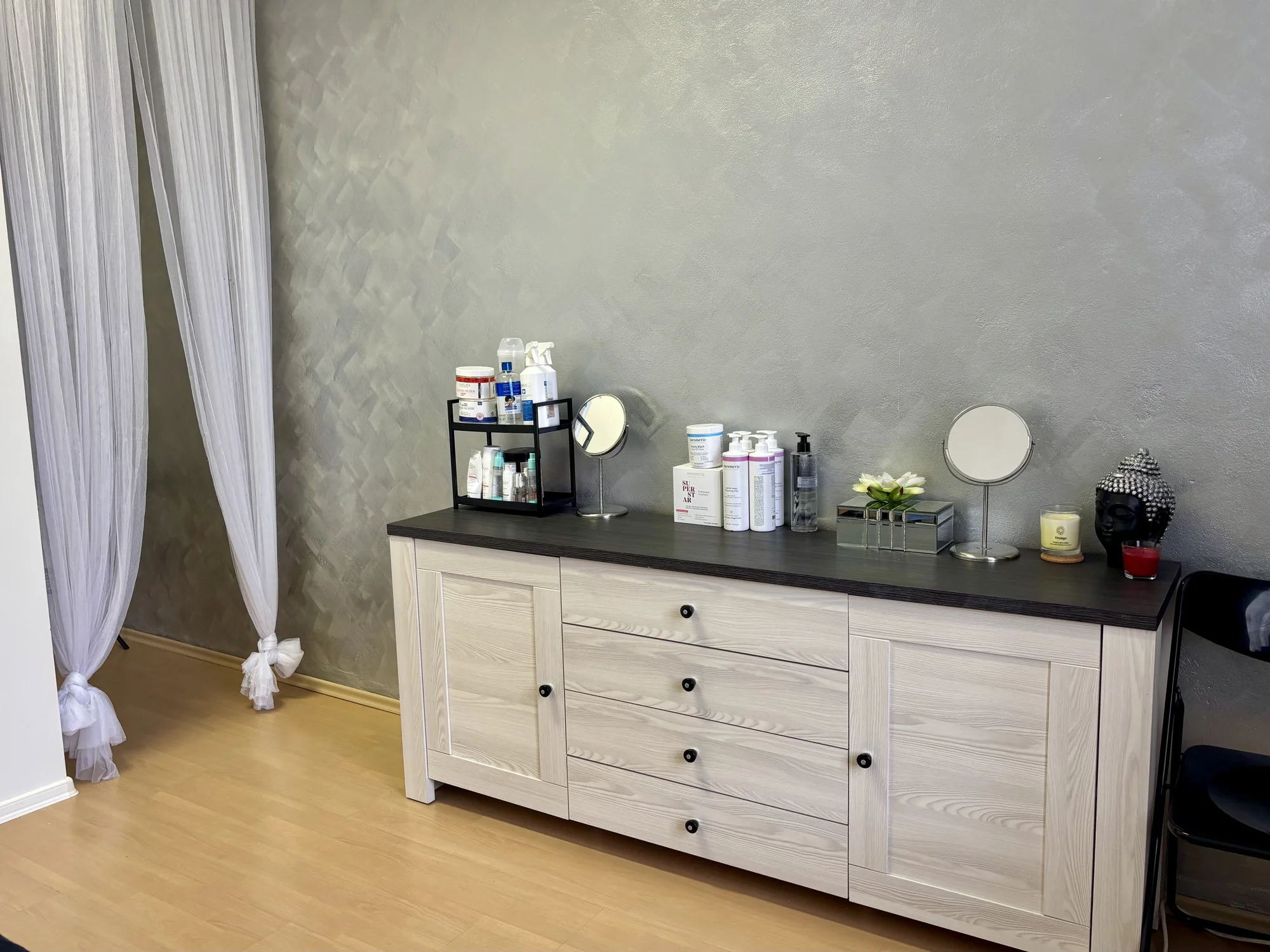 Rozmazlete svou pleť: základní, hydratační, omlazující i relaxační ošetření, 70–105 min.