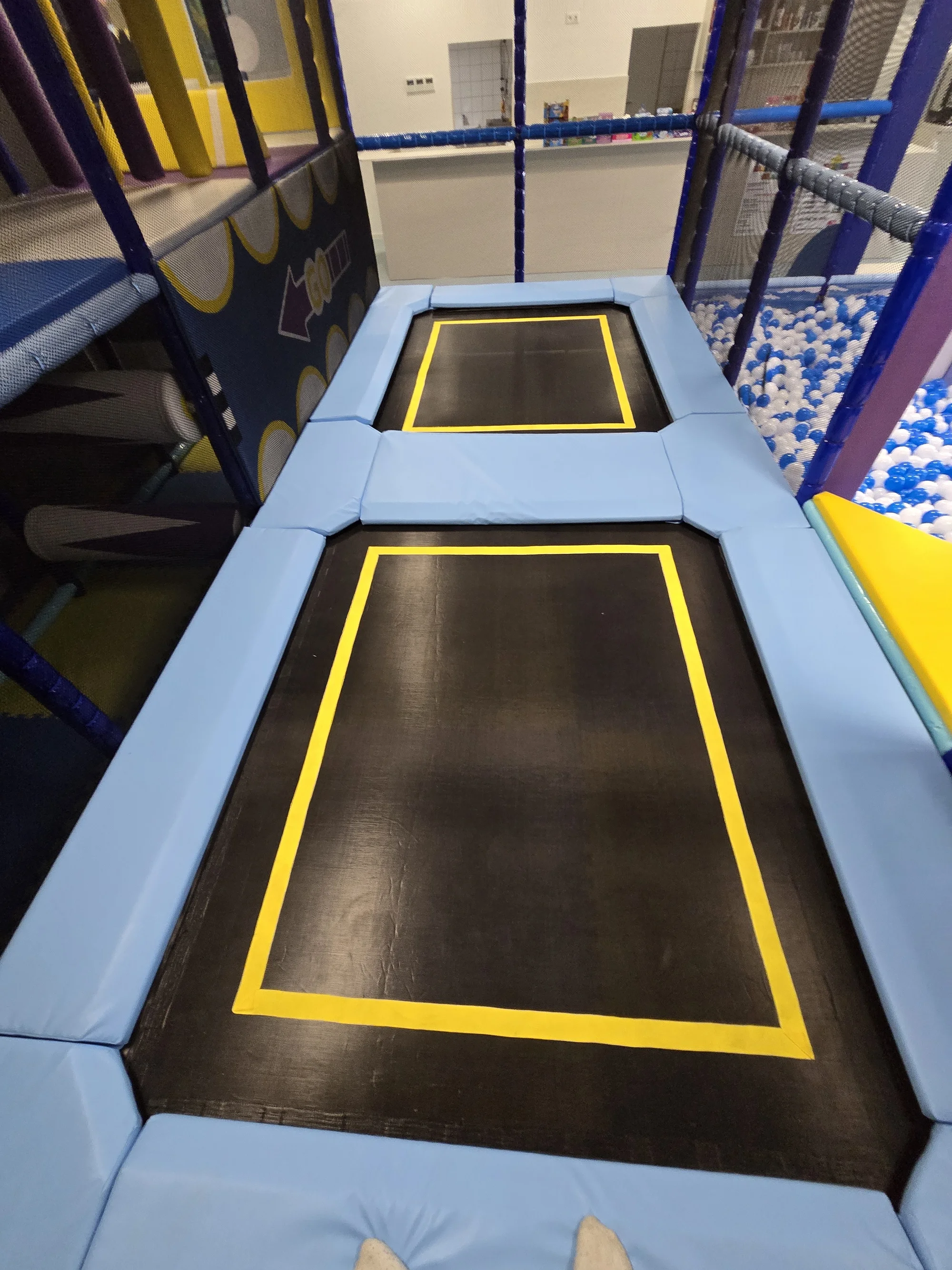 Zábava a relax: vstupy do dětské herny pro děti i dospělé s nápoji a pizzou