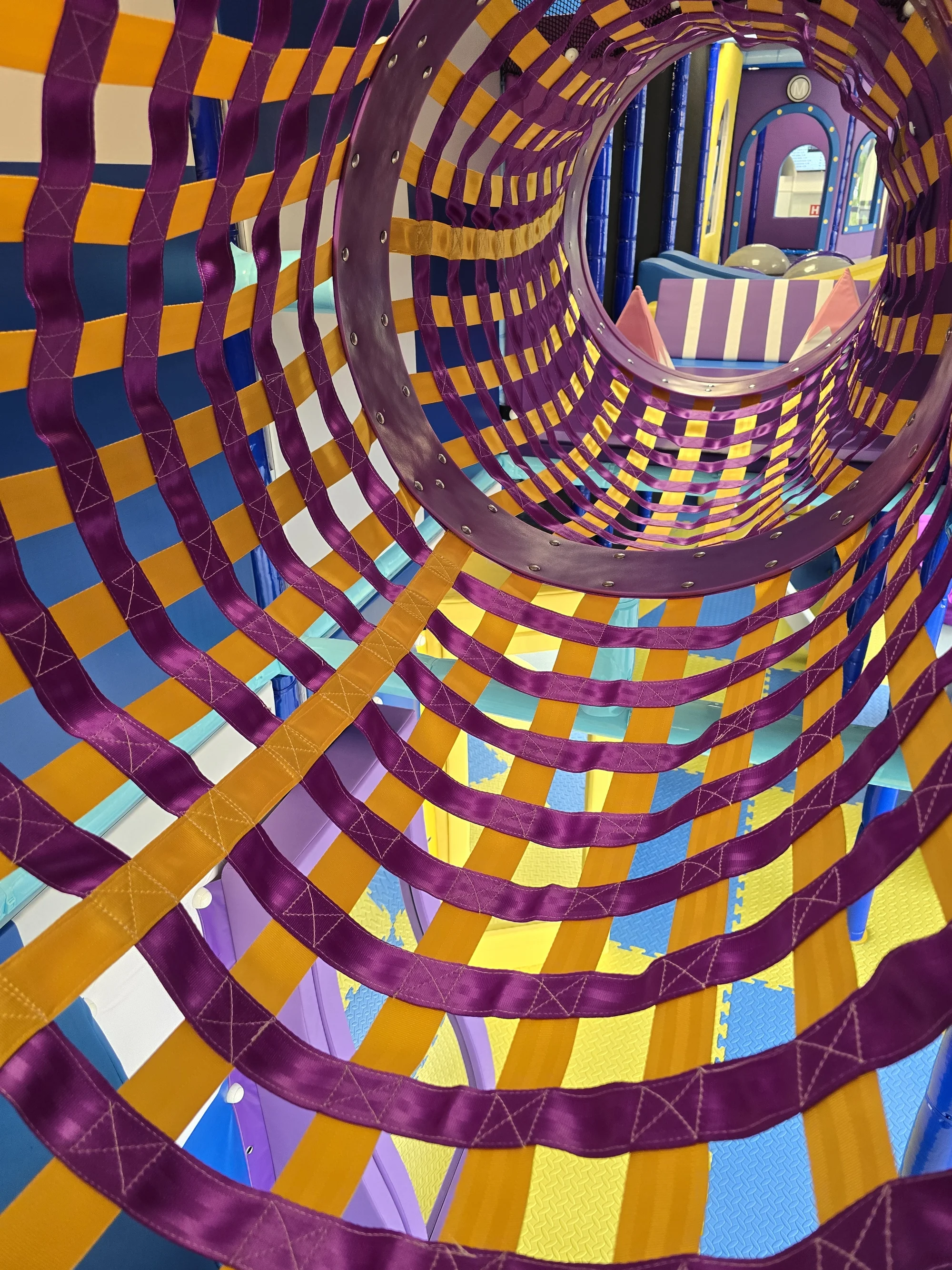 Zábava a relax: vstupy do dětské herny pro děti i dospělé s nápoji a pizzou