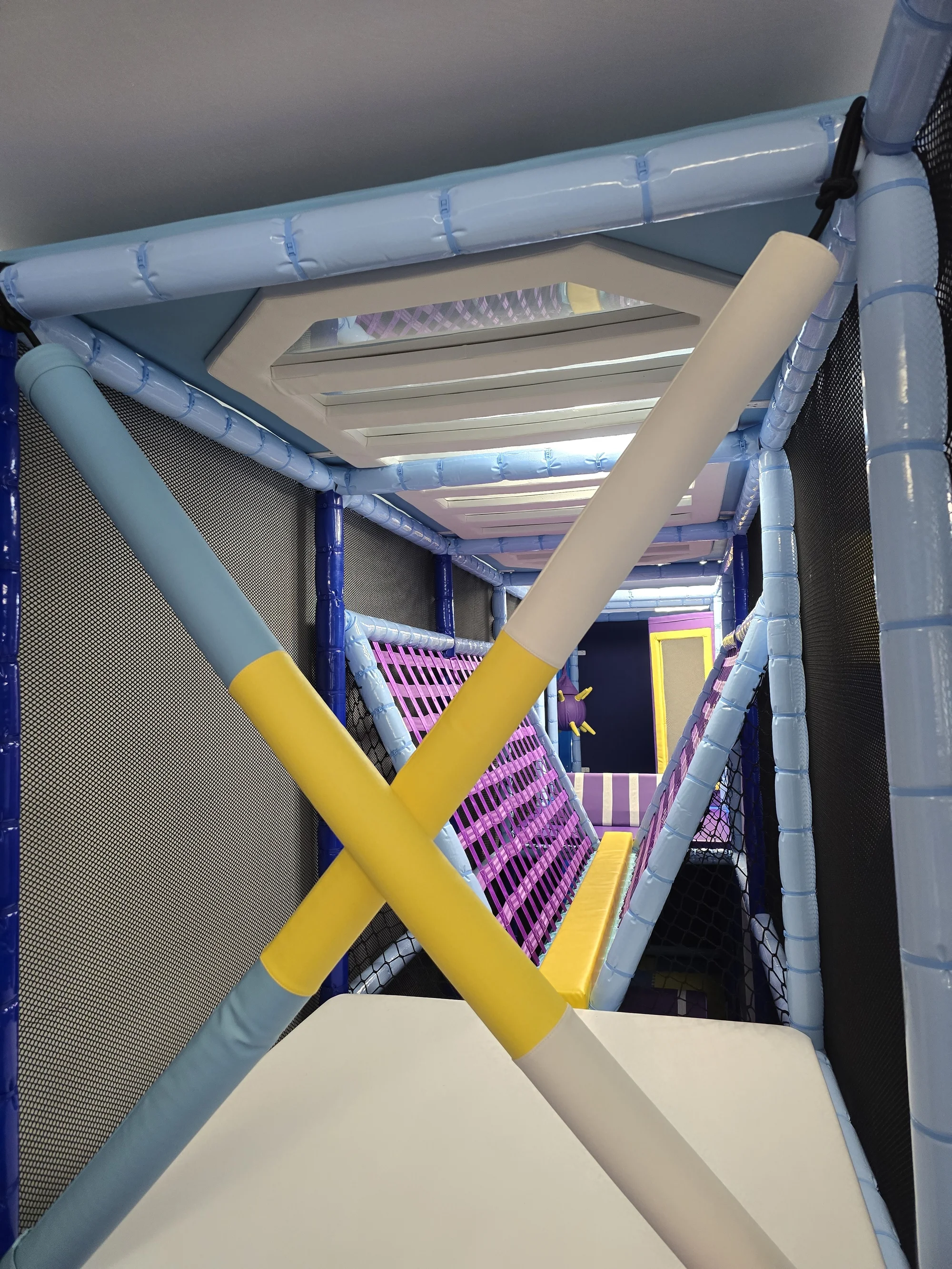 Zábava a relax: vstupy do dětské herny pro děti i dospělé s nápoji a pizzou