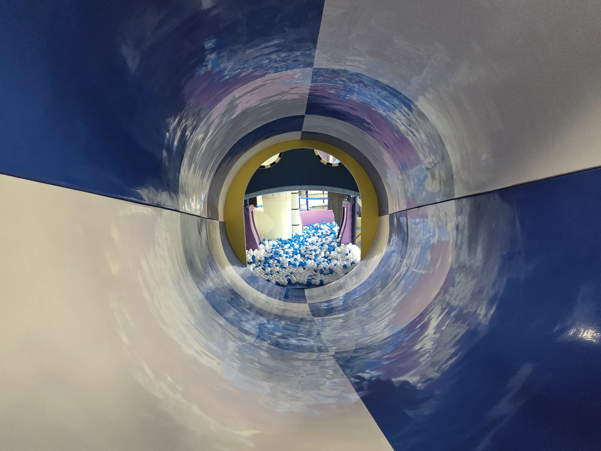 Zábava a relax: vstupy do dětské herny pro děti i dospělé s nápoji a pizzou