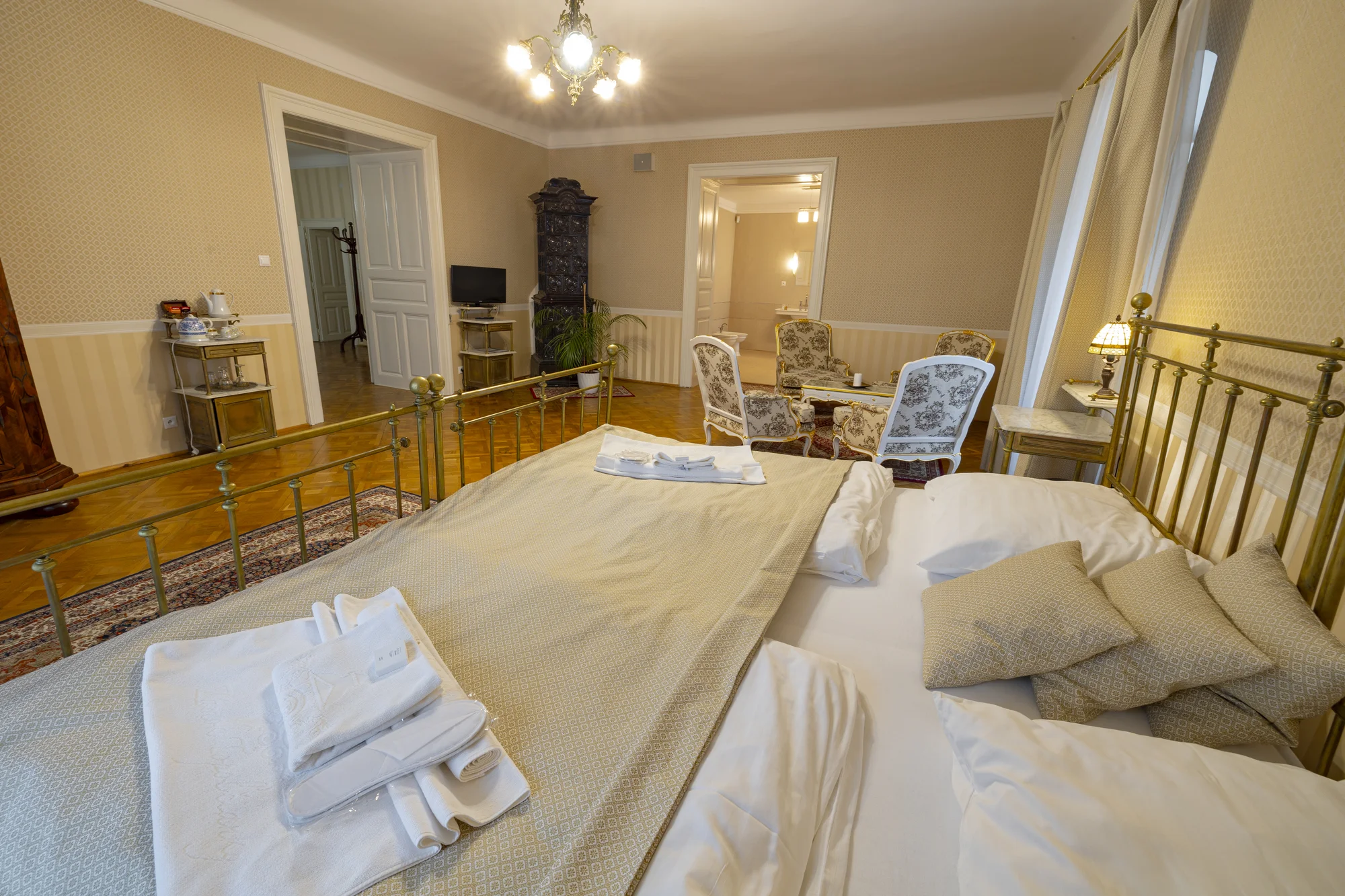 Romantický pobyt na zámku na západě Slovenska: snídaně i polopenze, vstupy do muzea