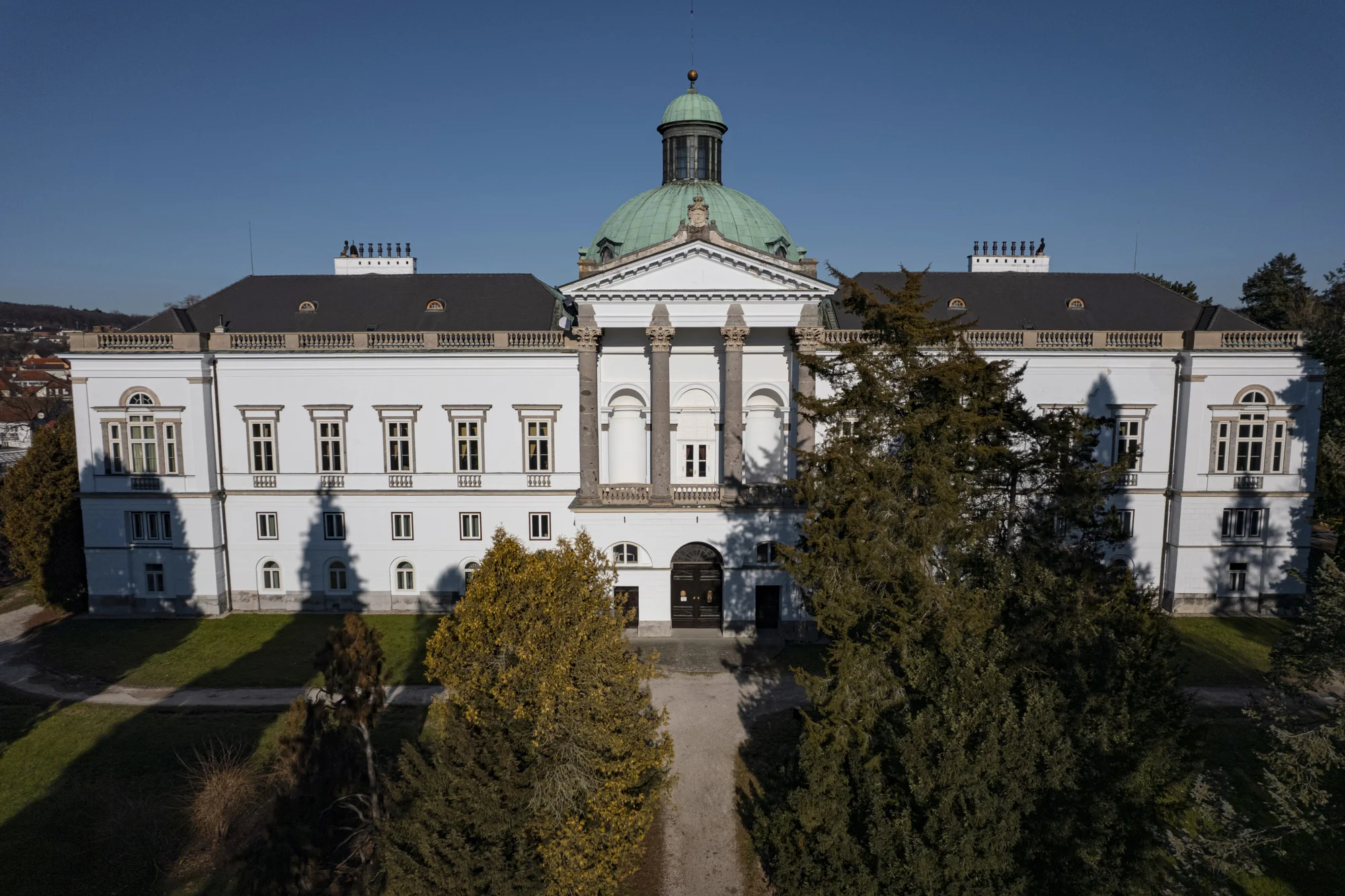 Romantický pobyt na zámku na západě Slovenska: snídaně i polopenze, vstupy do muzea