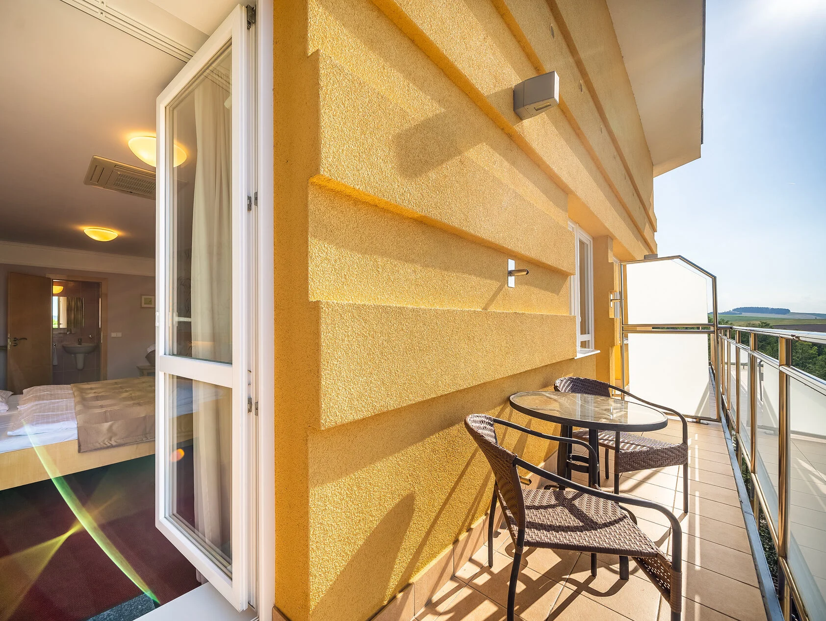 Pobyt v Posázaví: strava, veřejné i privátní wellness, plný minibar i večeře při svíčkách