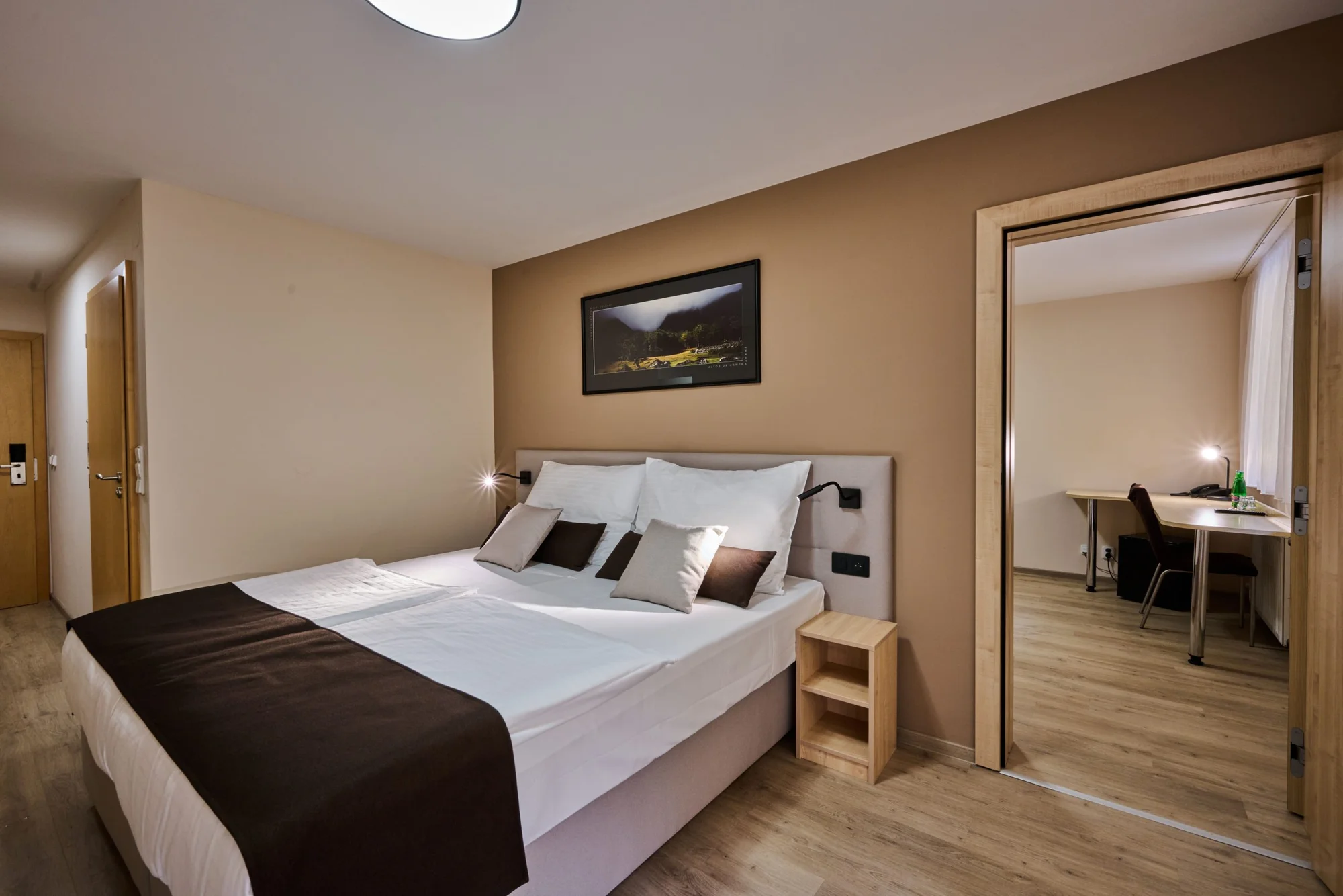 Pobyt v Posázaví: strava, veřejné i privátní wellness, plný minibar i večeře při svíčkách